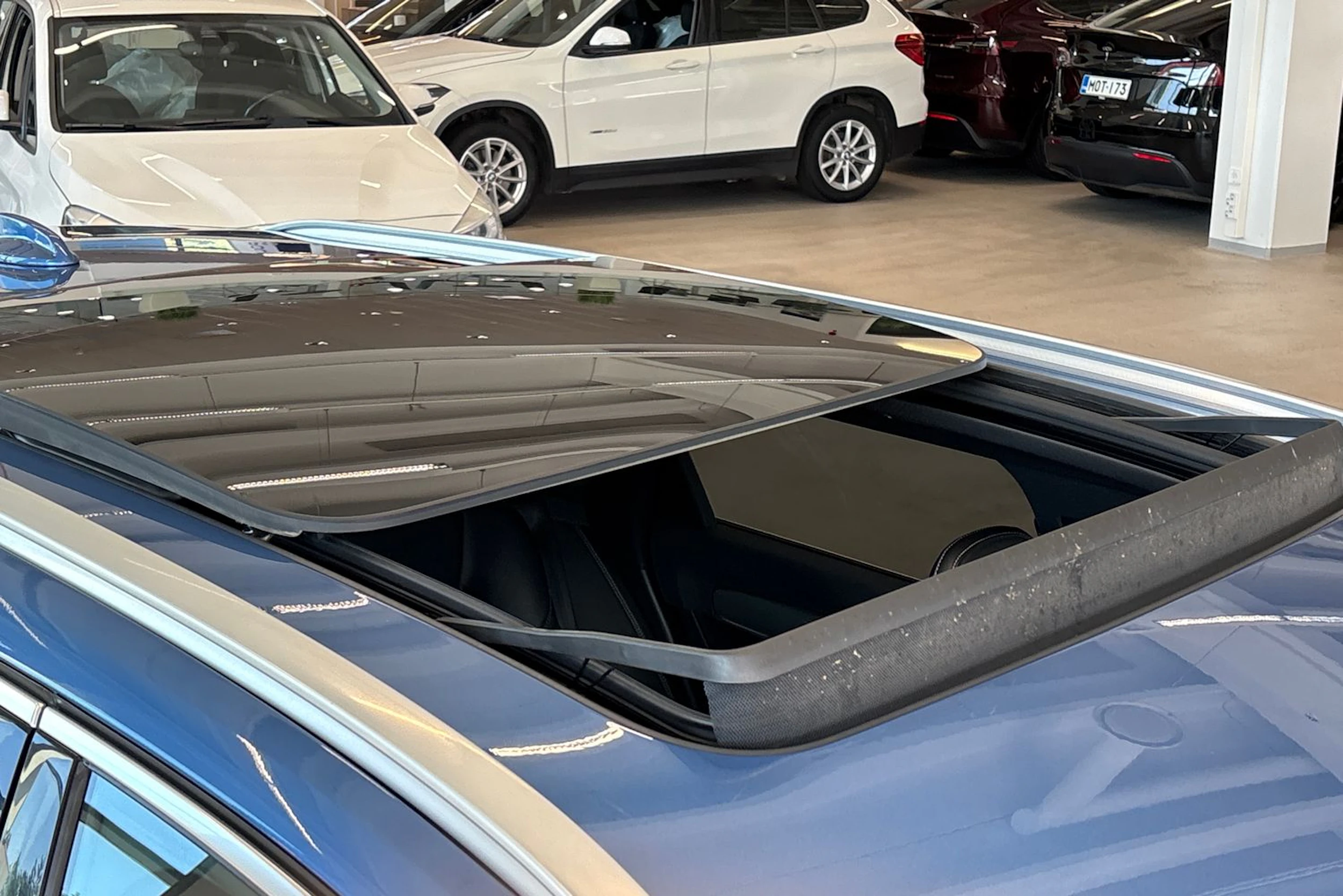 sininen Volvo V90 2018 kuva 10.