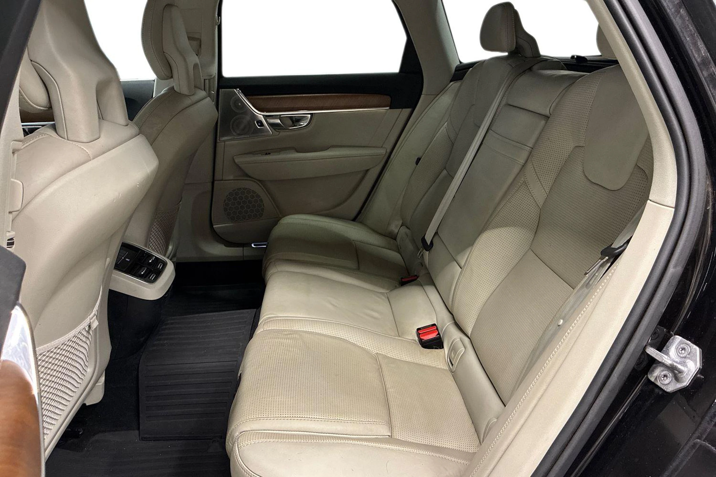 musta Volvo V90 2018 kuva 8.