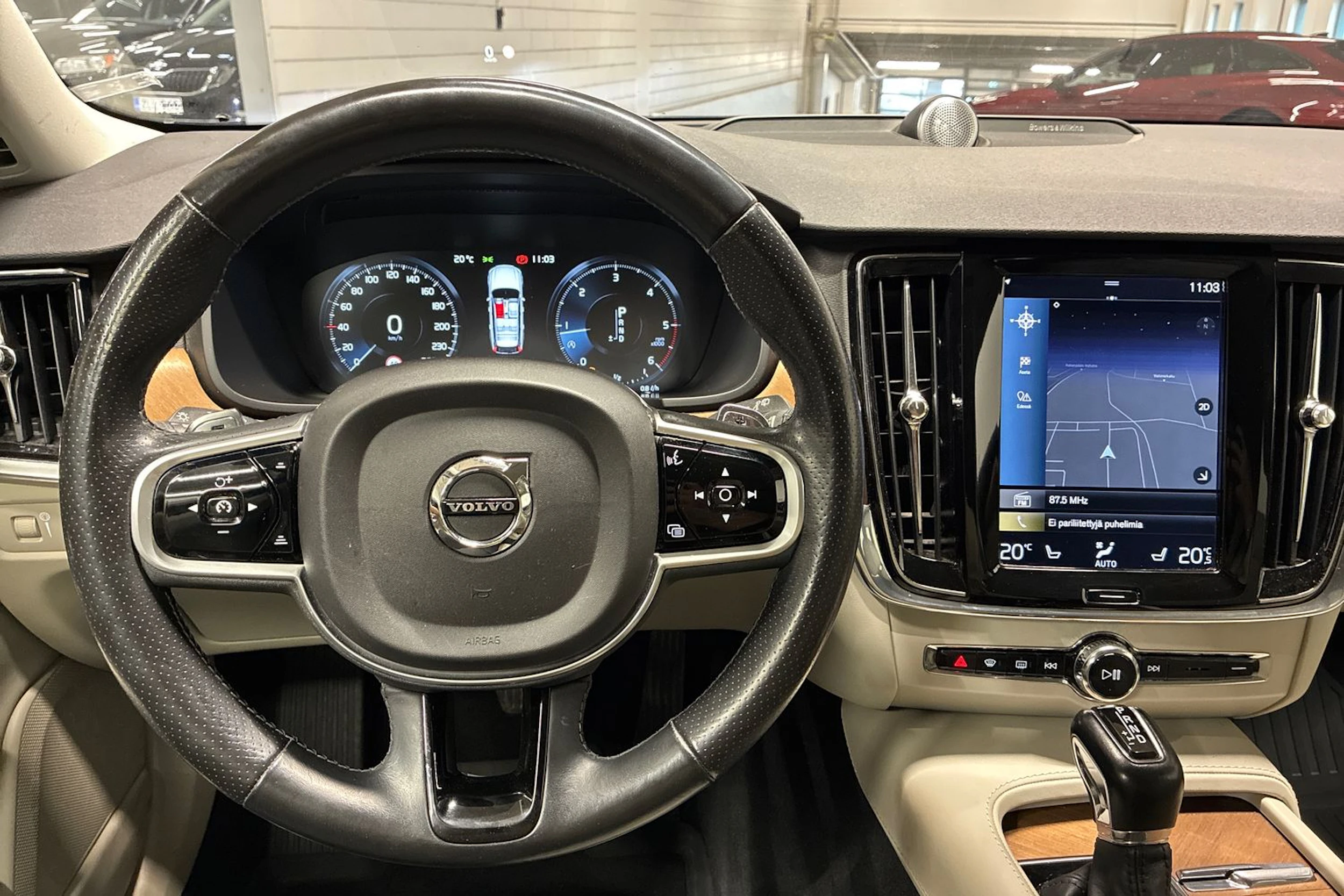 musta Volvo V90 2018 kuva 11.