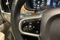 musta Volvo V90 2018 kuva 13.