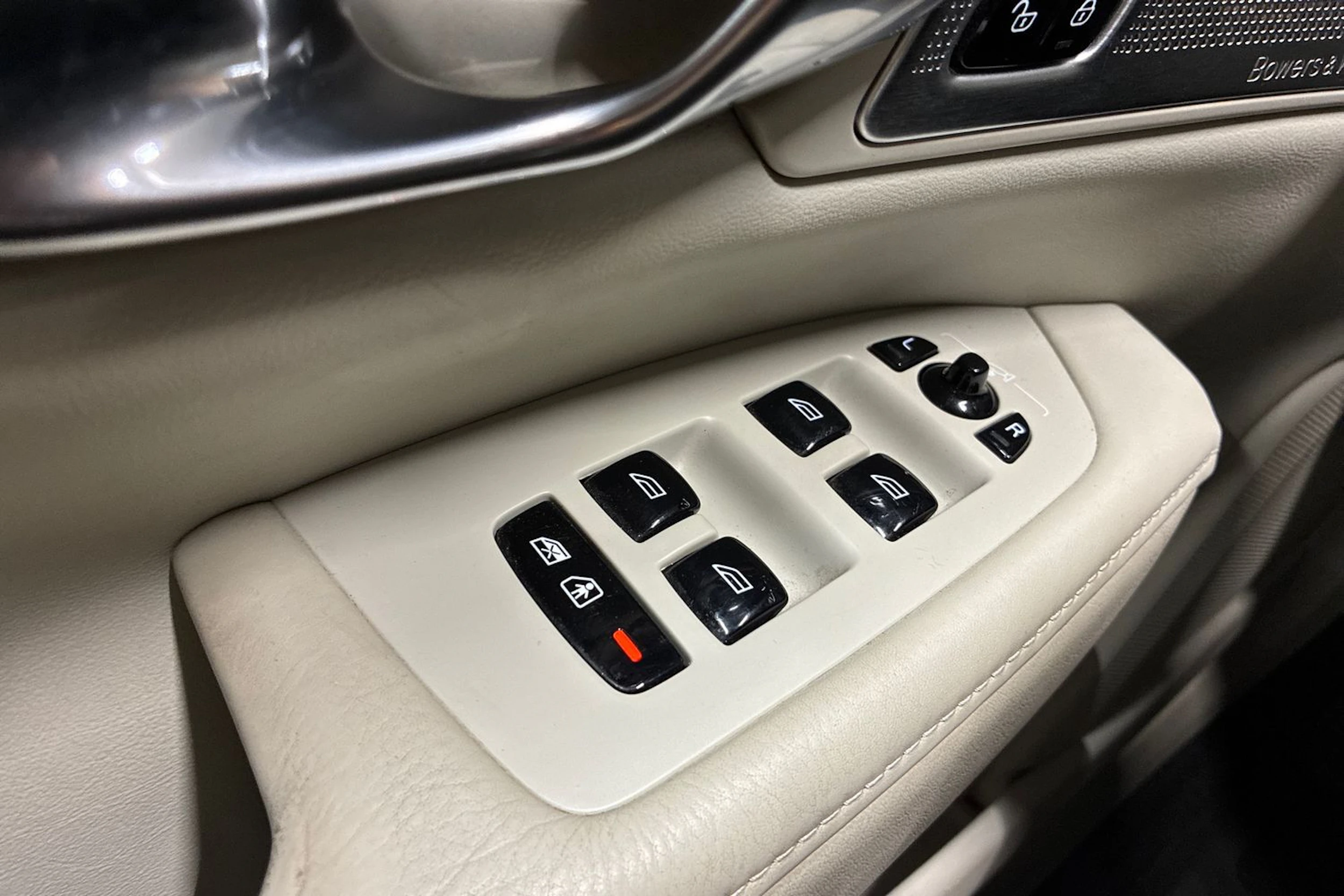 musta Volvo V90 2018 kuva 18.