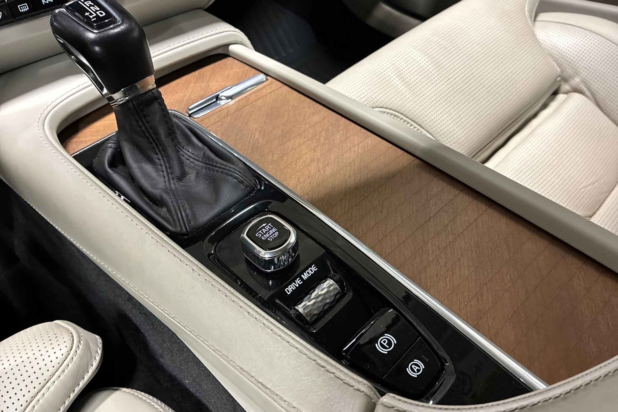 musta Volvo V90 2018 kuva 19.