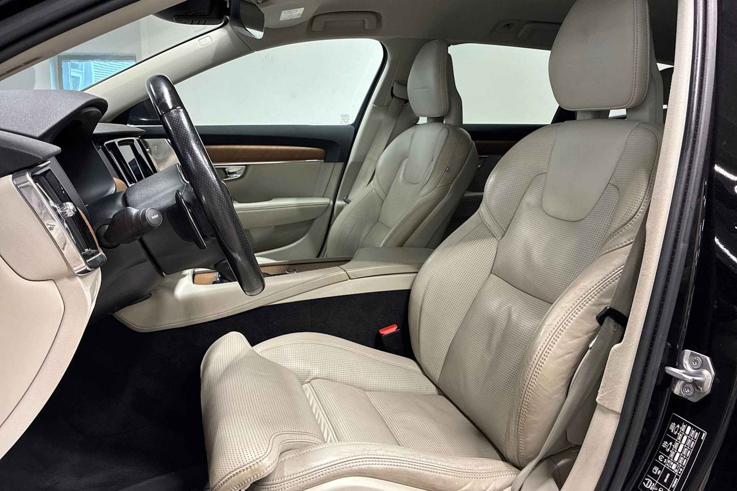 musta Volvo V90 2018 kuva 32.