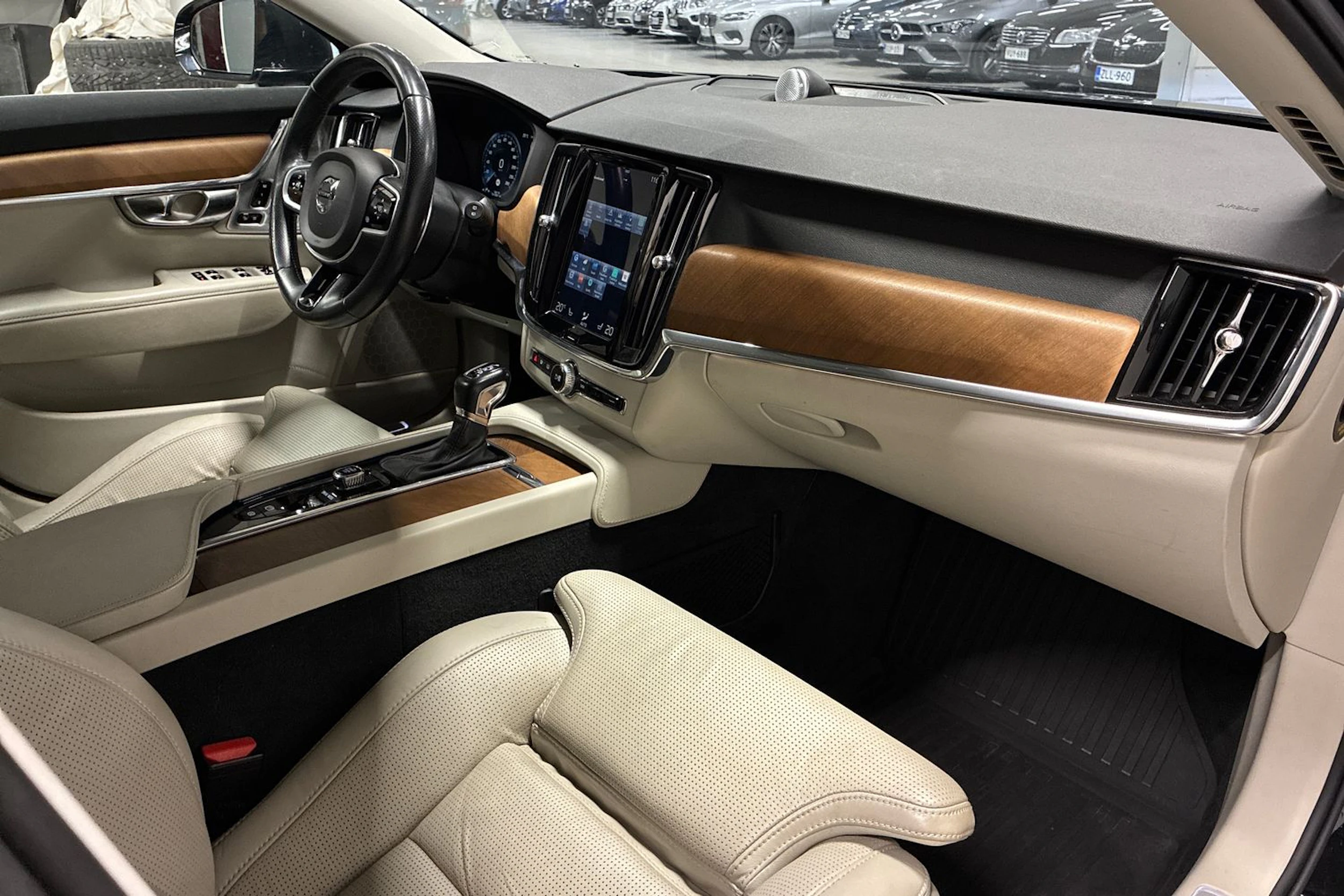 musta Volvo V90 2018 kuva 39.