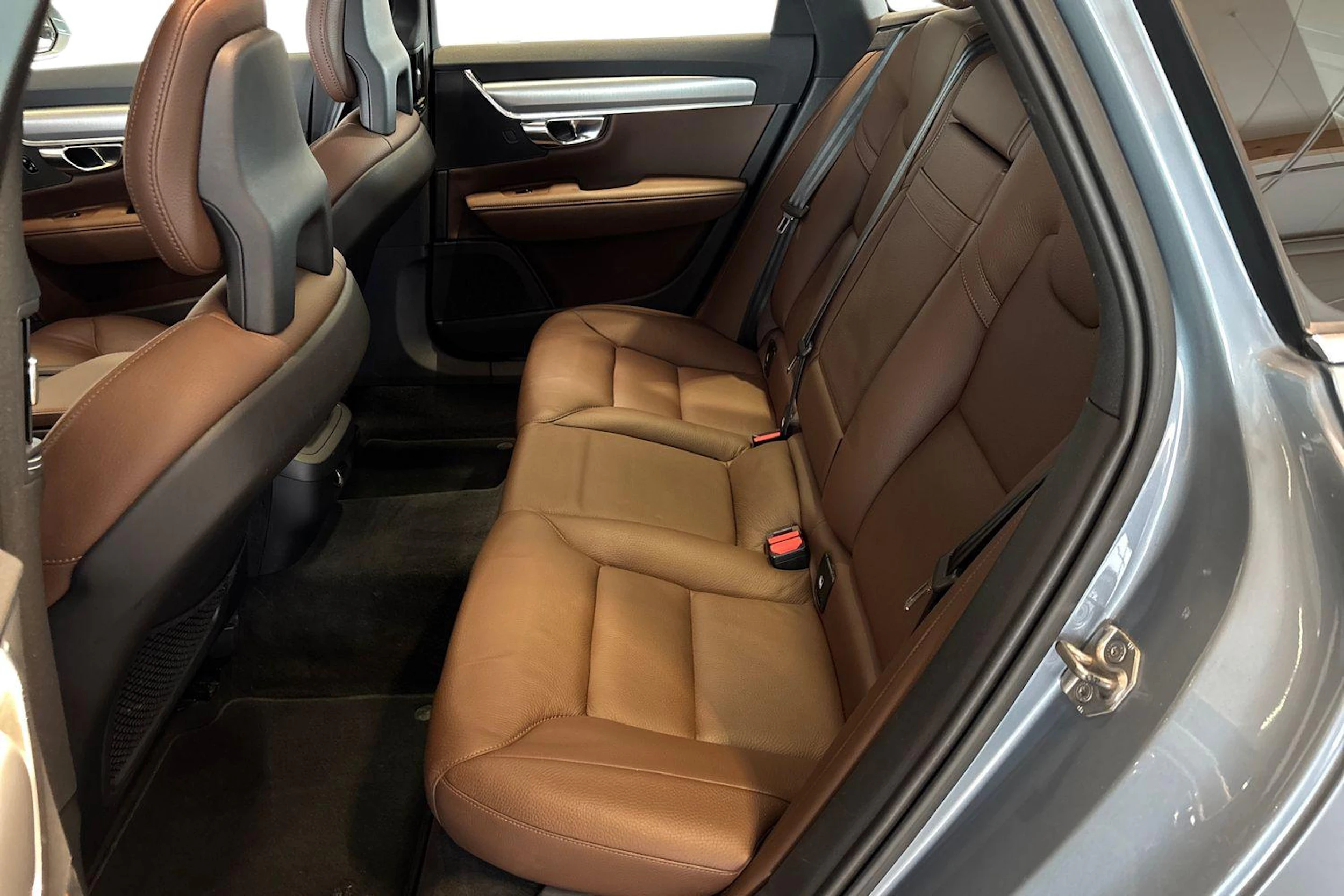 Sininen Volvo V90 2018 kuva 11.