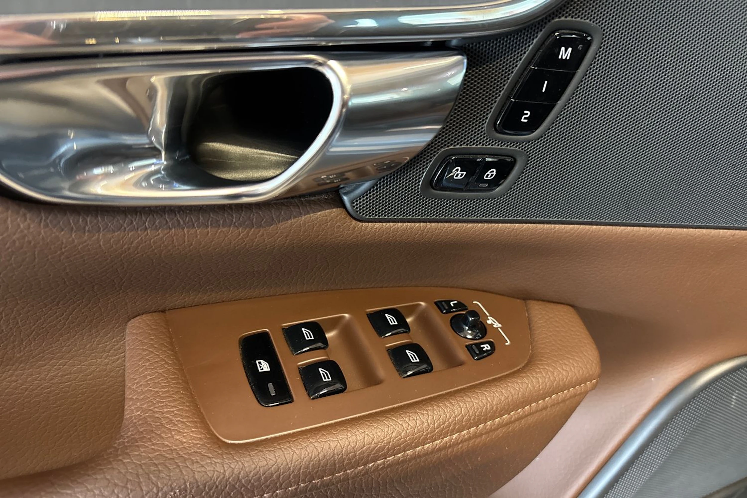 Sininen Volvo V90 2018 kuva 17.