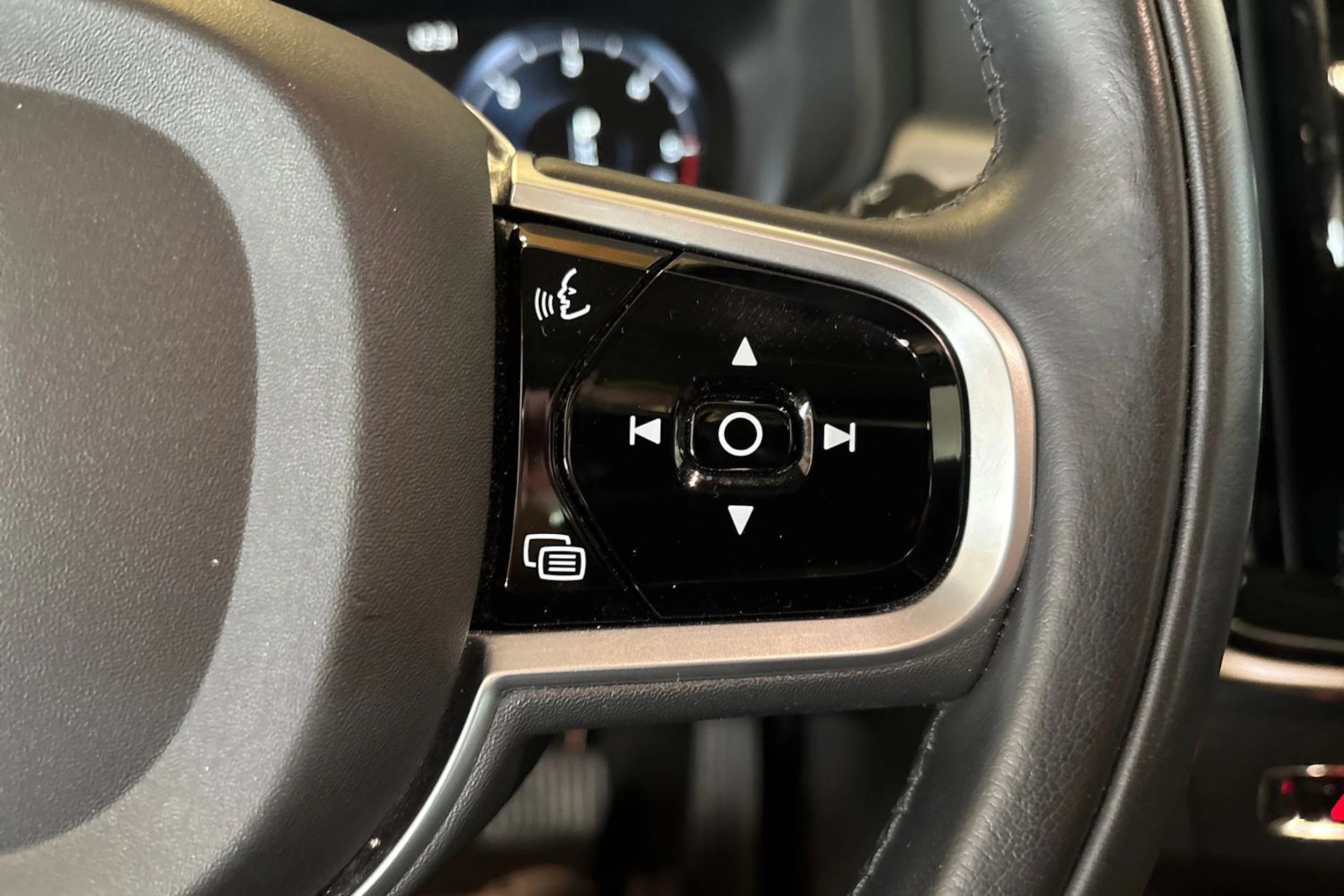 Sininen Volvo V90 2018 kuva 21.