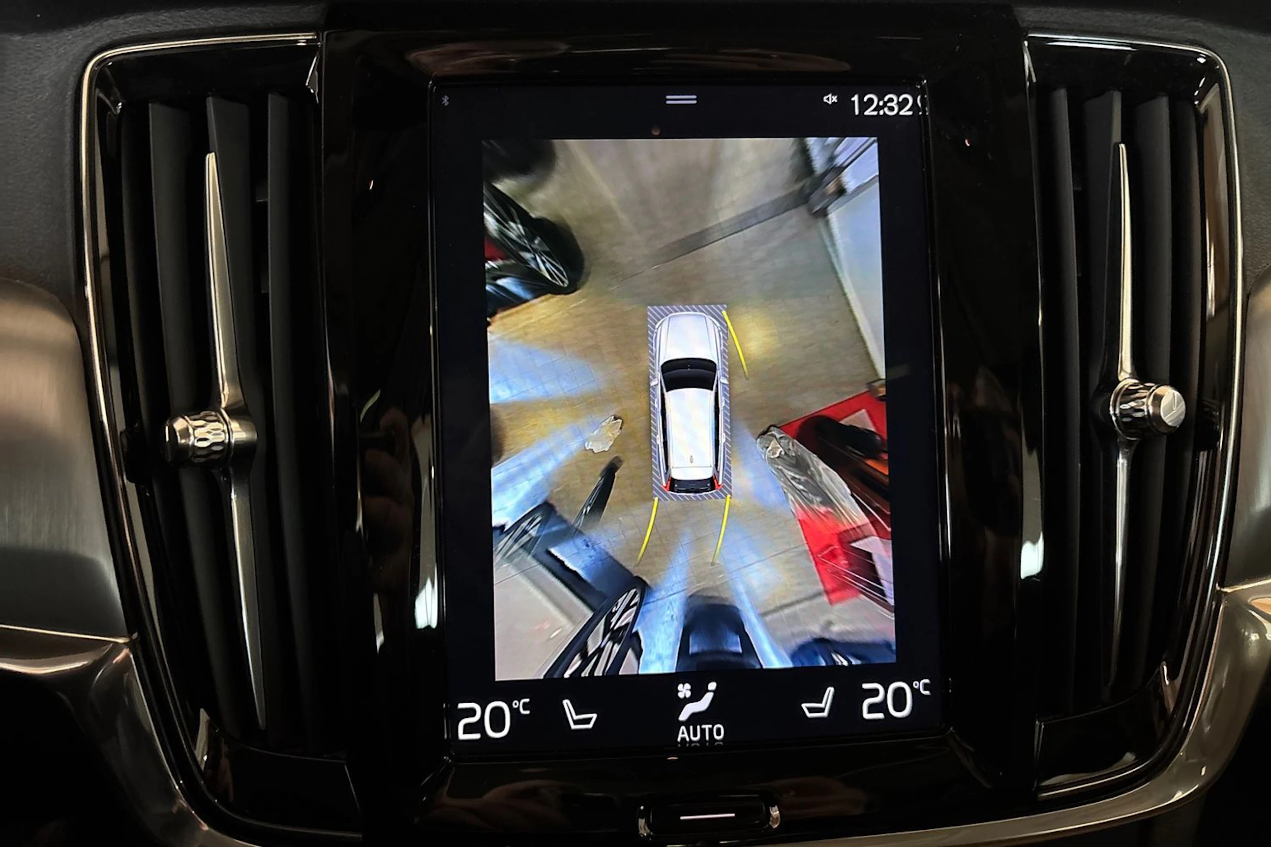 Sininen Volvo V90 2018 kuva 23.