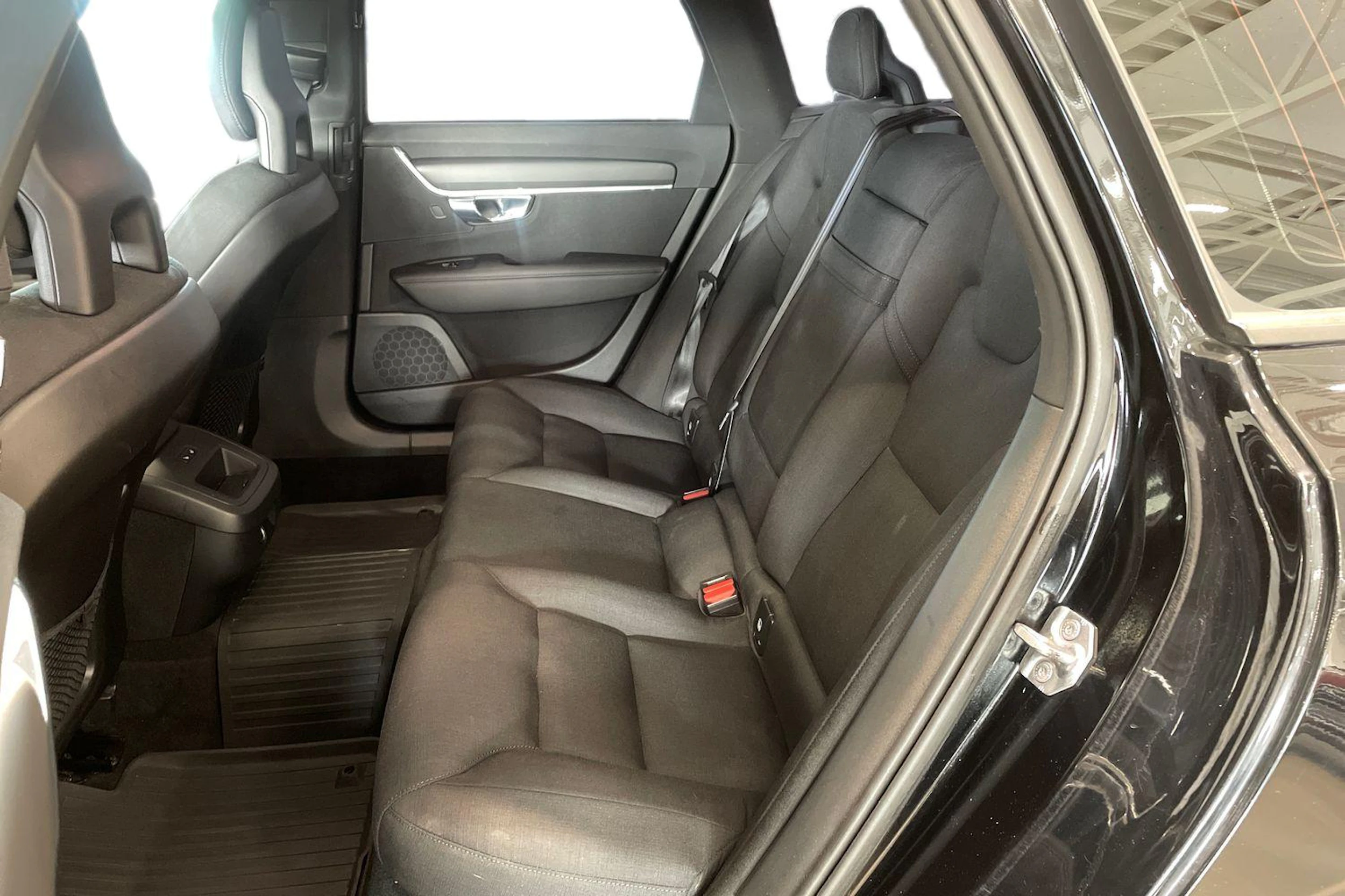 musta Volvo V90 2018 kuva 8.