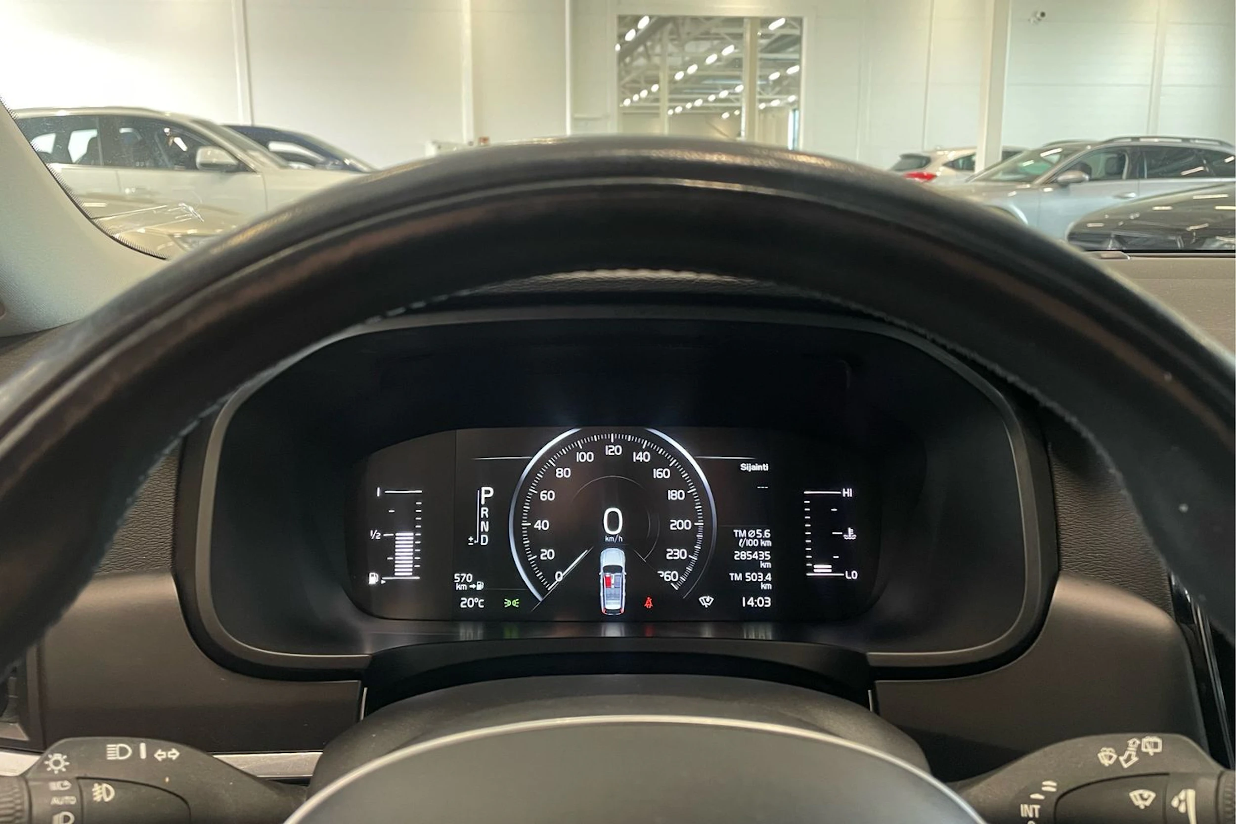 musta Volvo V90 2018 kuva 14.