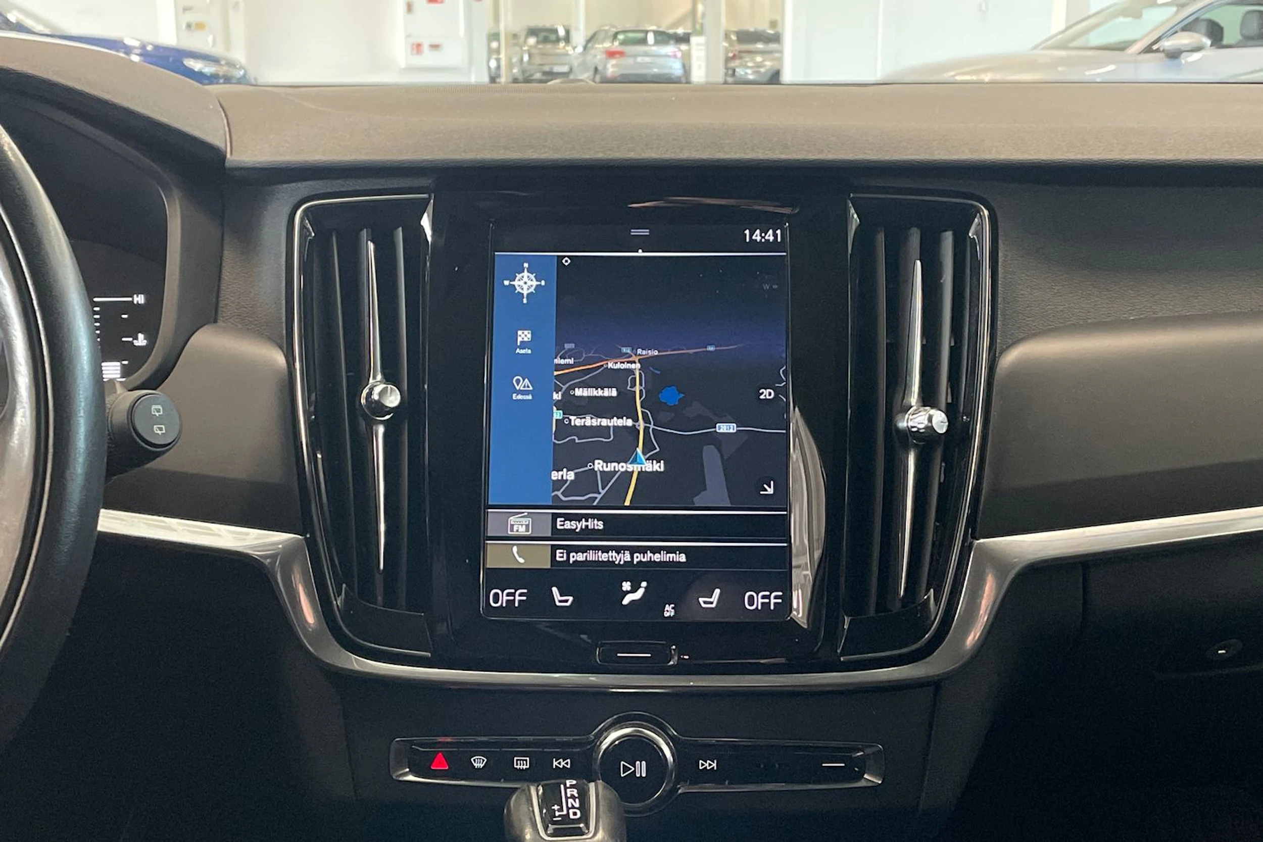musta Volvo V90 2018 kuva 17.