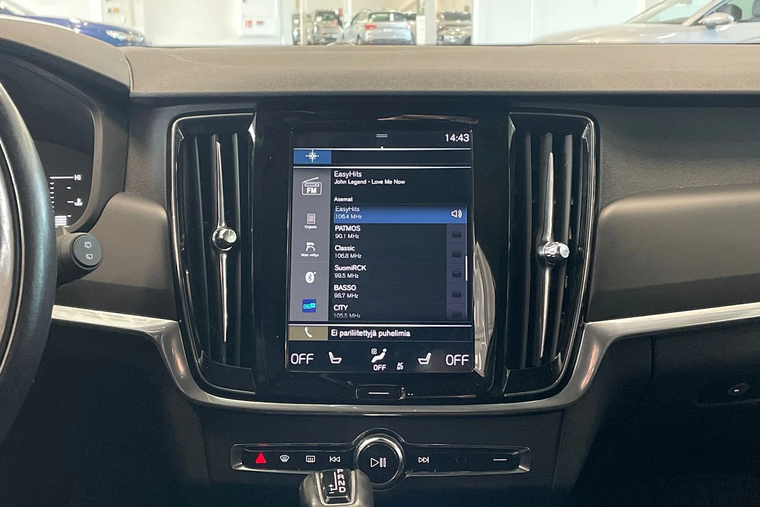 musta Volvo V90 2018 kuva 18.
