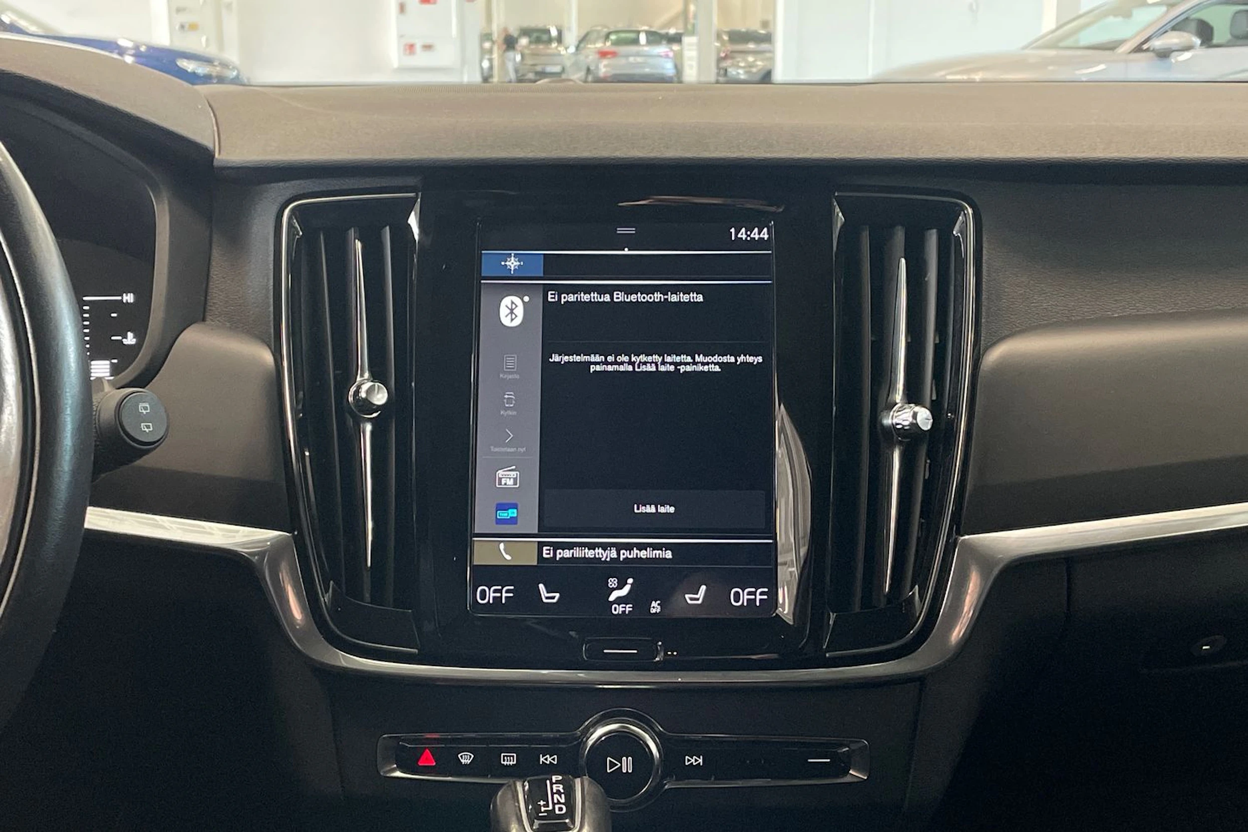 musta Volvo V90 2018 kuva 19.
