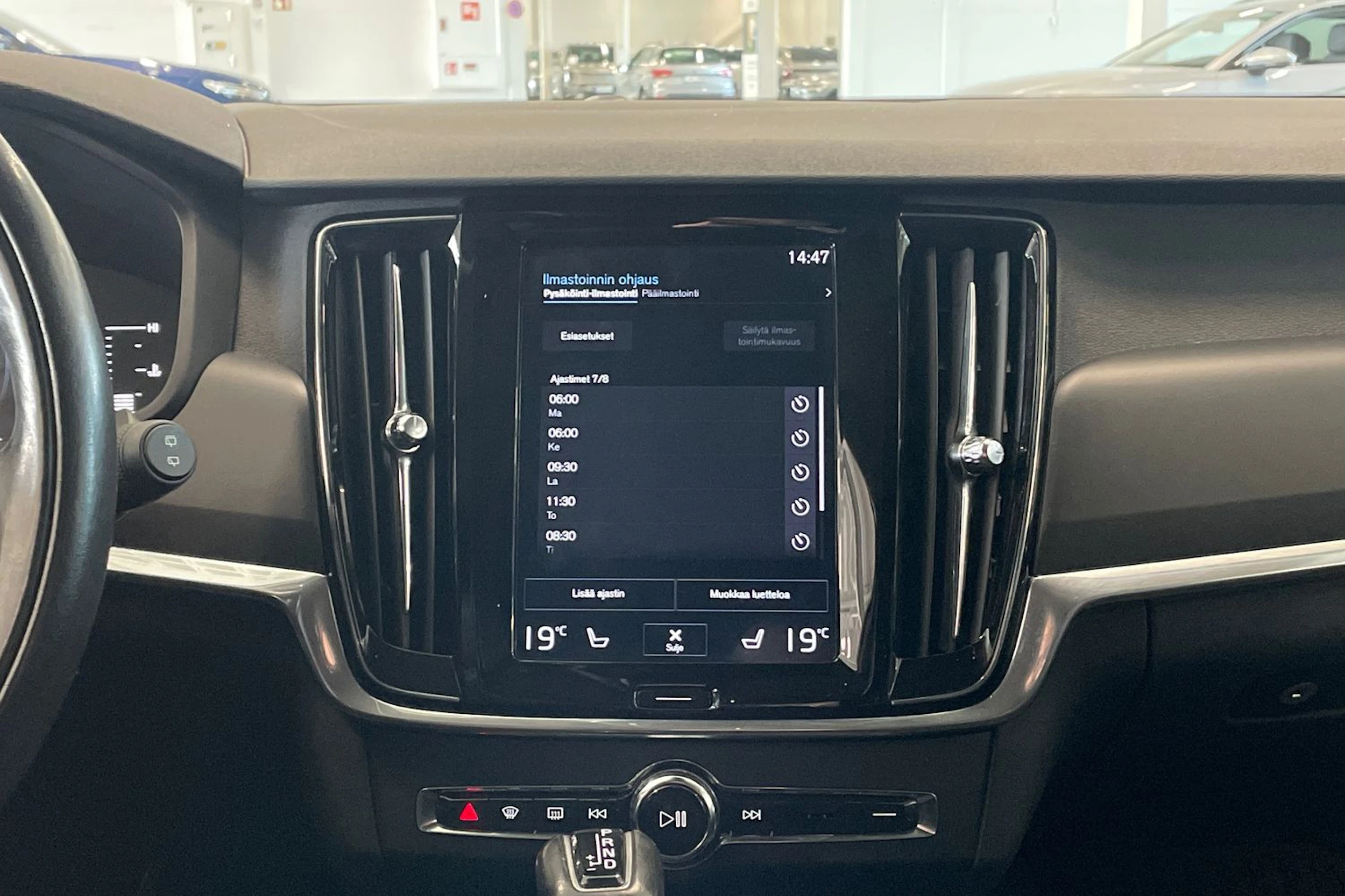 musta Volvo V90 2018 kuva 21.