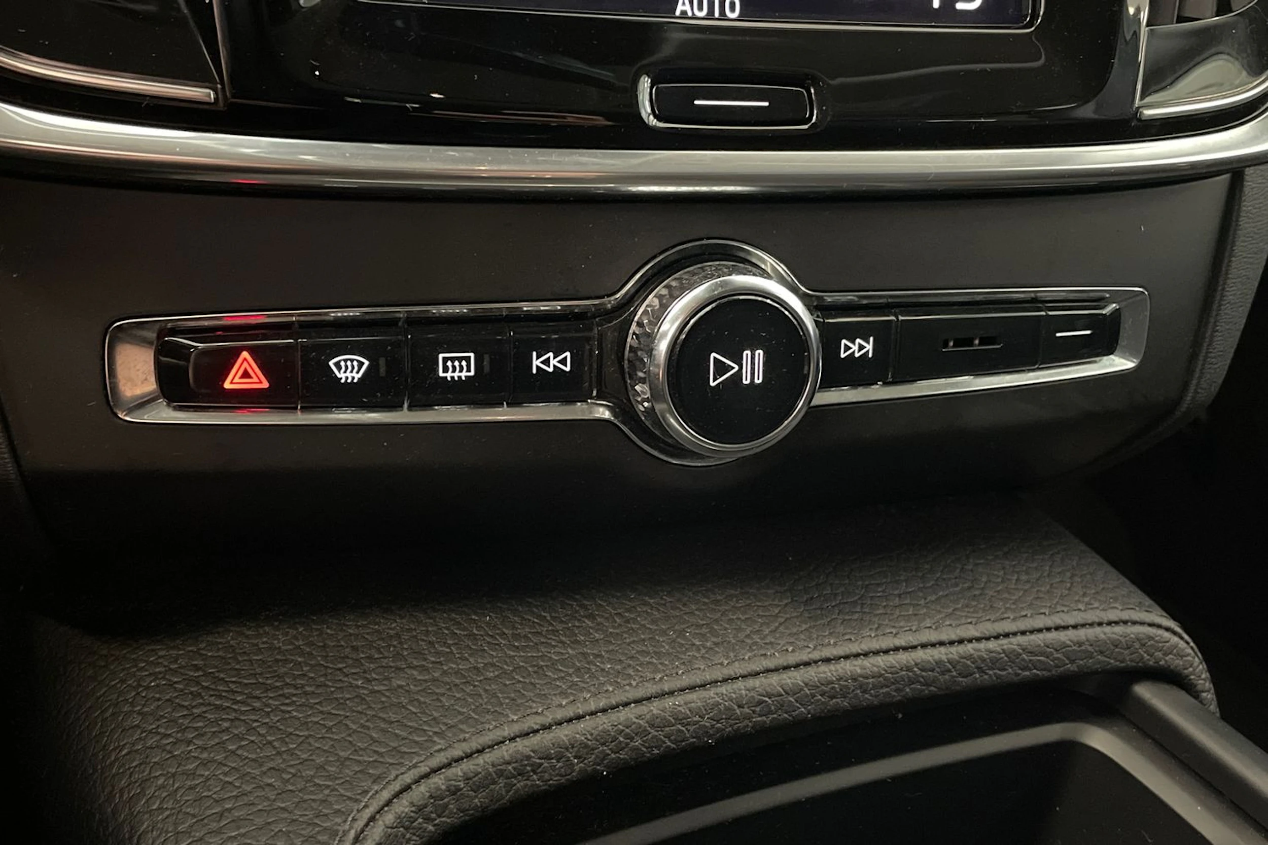 musta Volvo V90 2018 kuva 23.