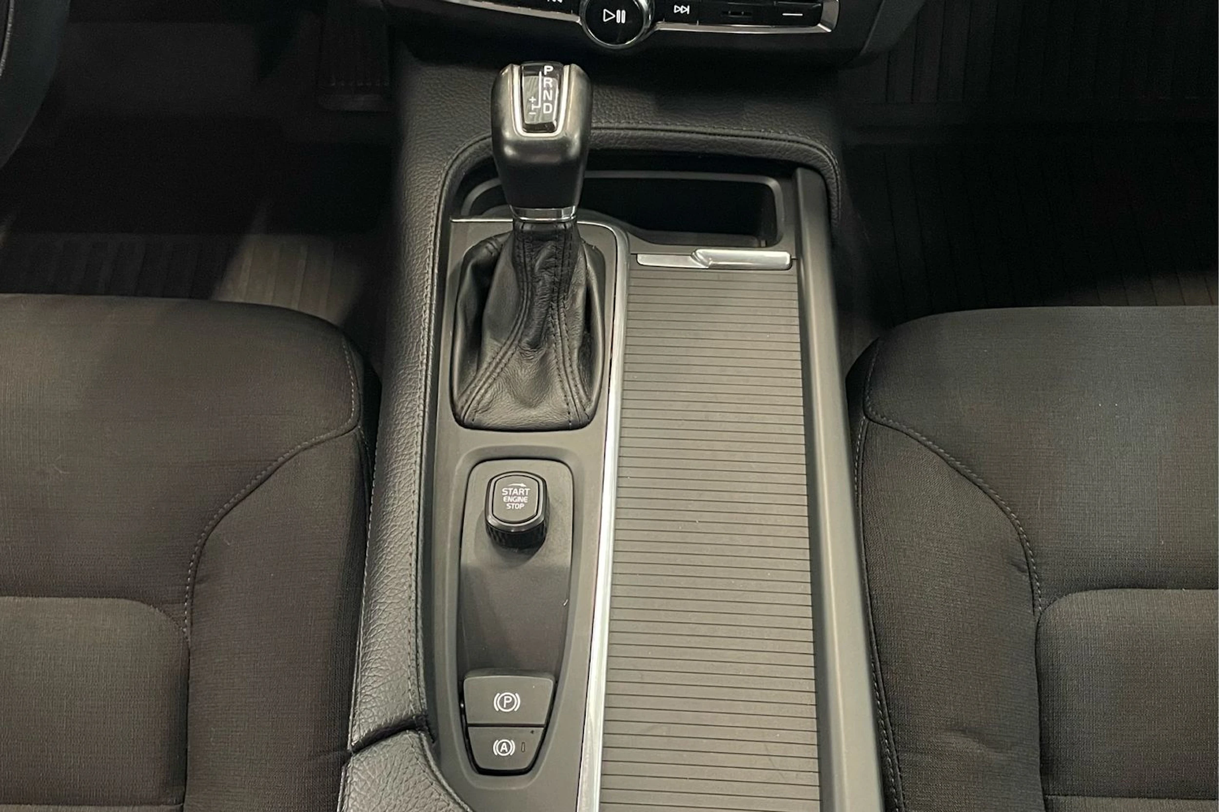 musta Volvo V90 2018 kuva 24.