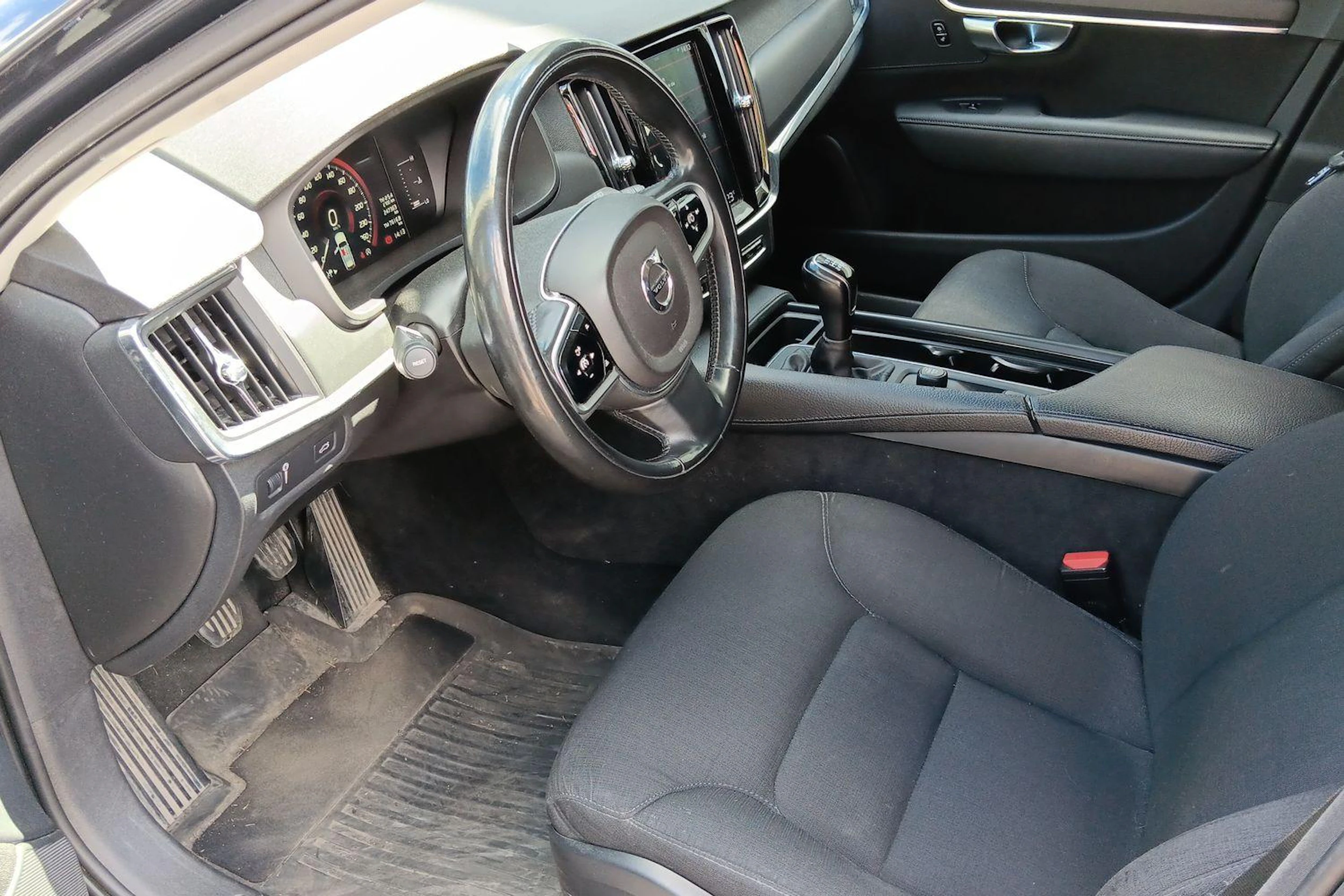 Harmaa Volvo V90 2018 kuva 3.