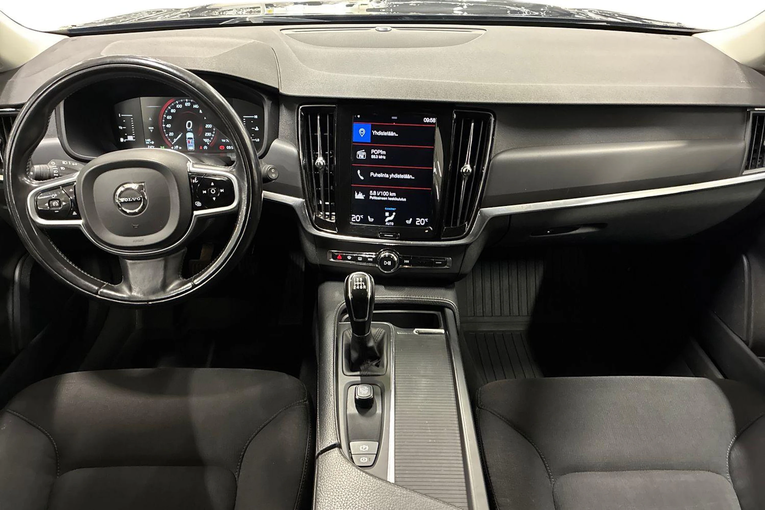 Harmaa Volvo V90 2018 kuva 7.