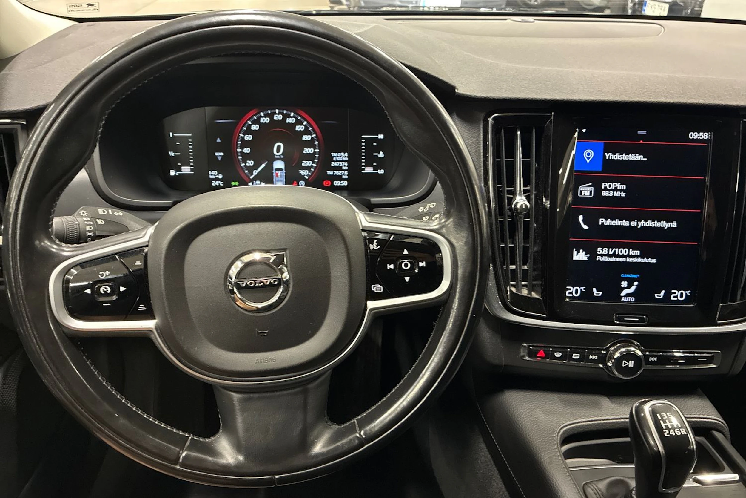 Harmaa Volvo V90 2018 kuva 11.