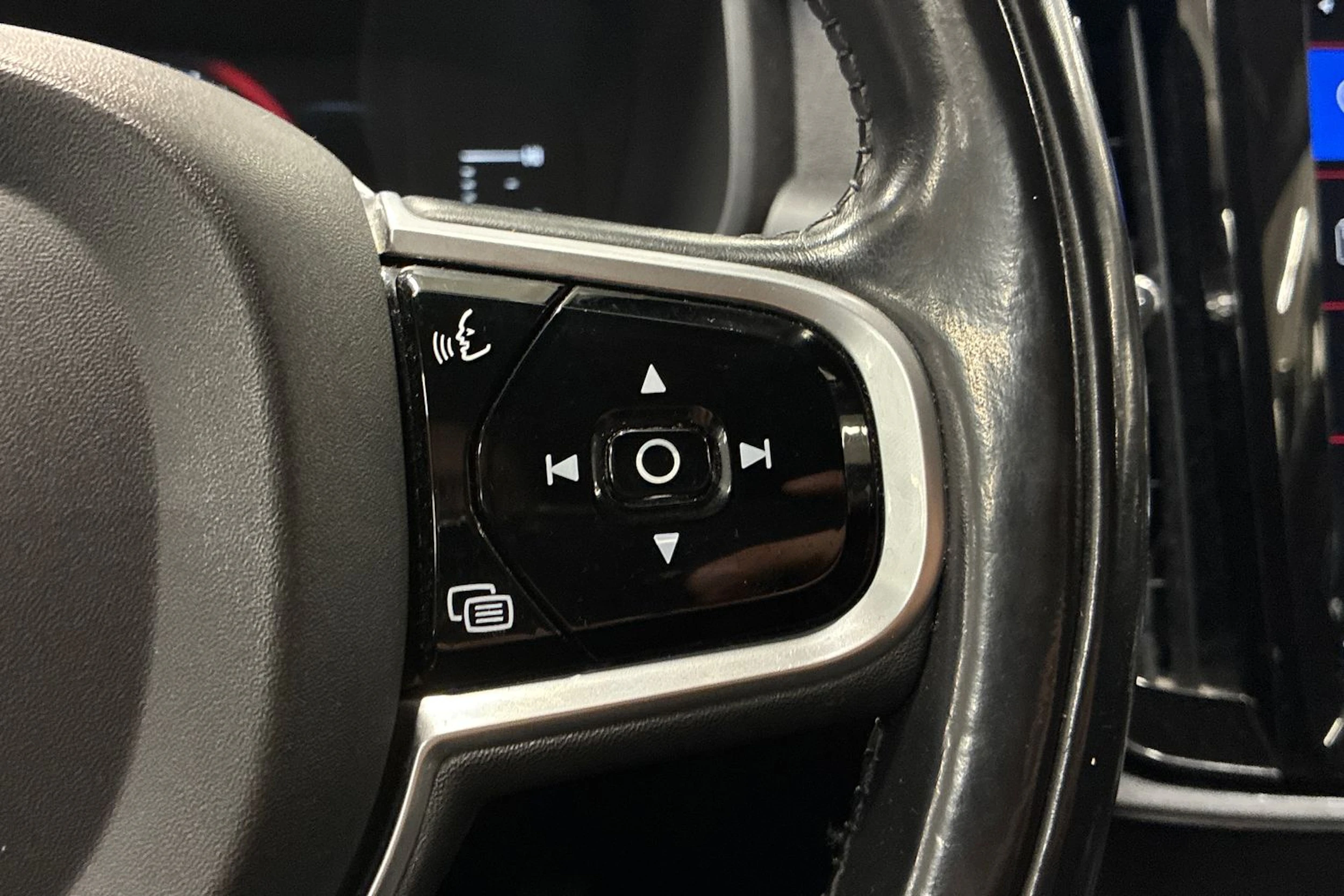 Harmaa Volvo V90 2018 kuva 14.