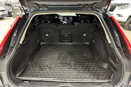 Harmaa Volvo V90 2018 kuva 21.