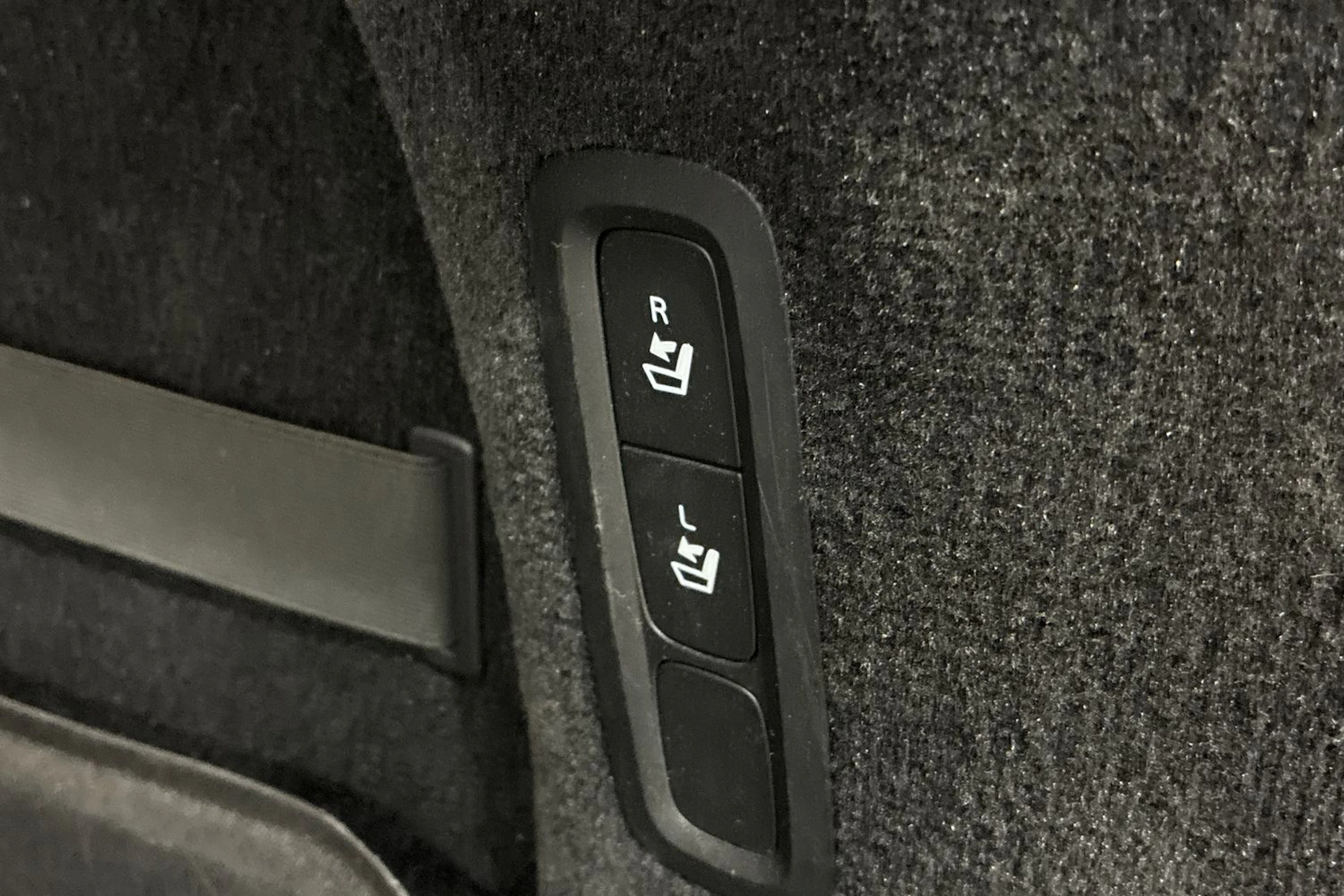 Harmaa Volvo V90 2018 kuva 22.