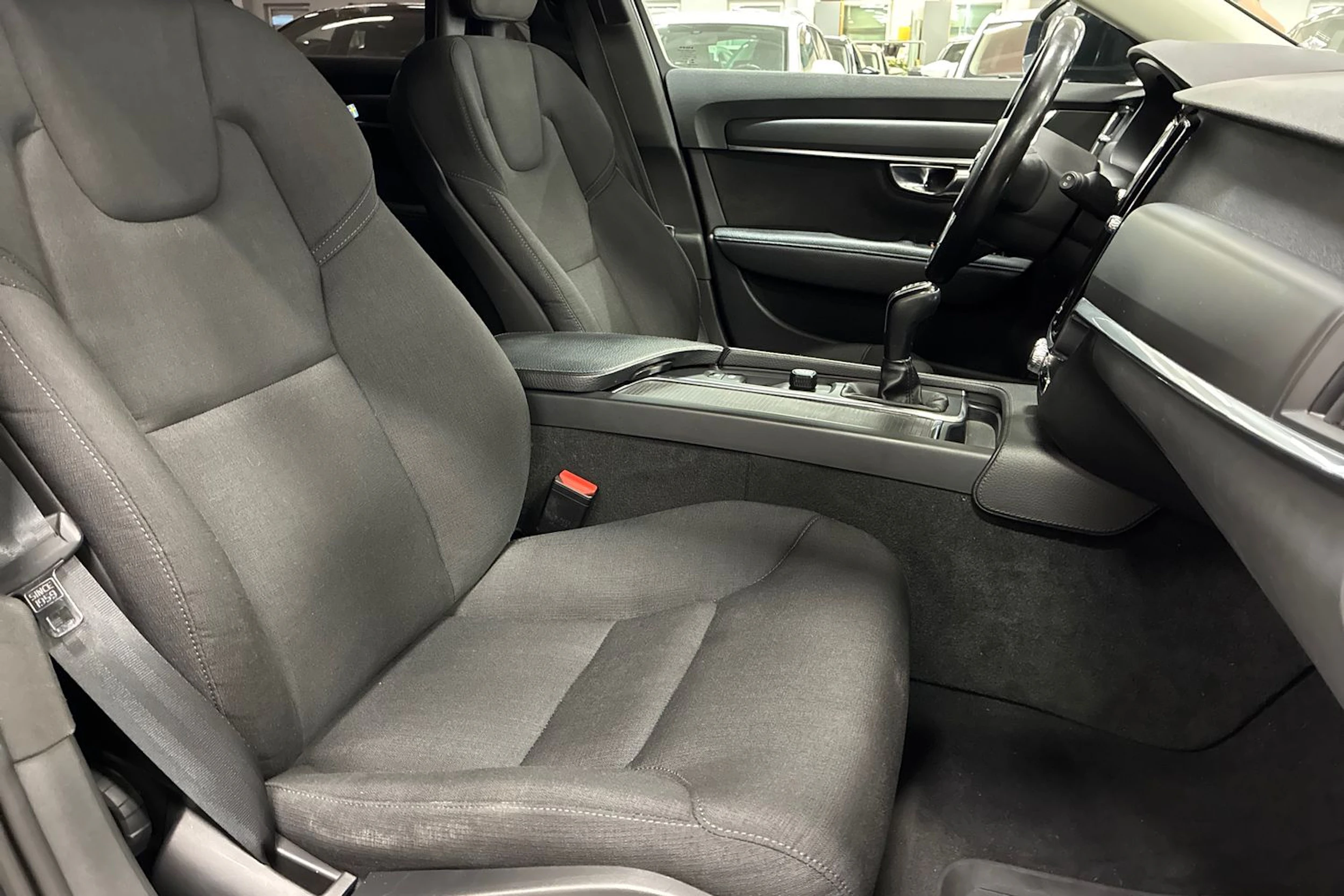 Harmaa Volvo V90 2018 kuva 23.