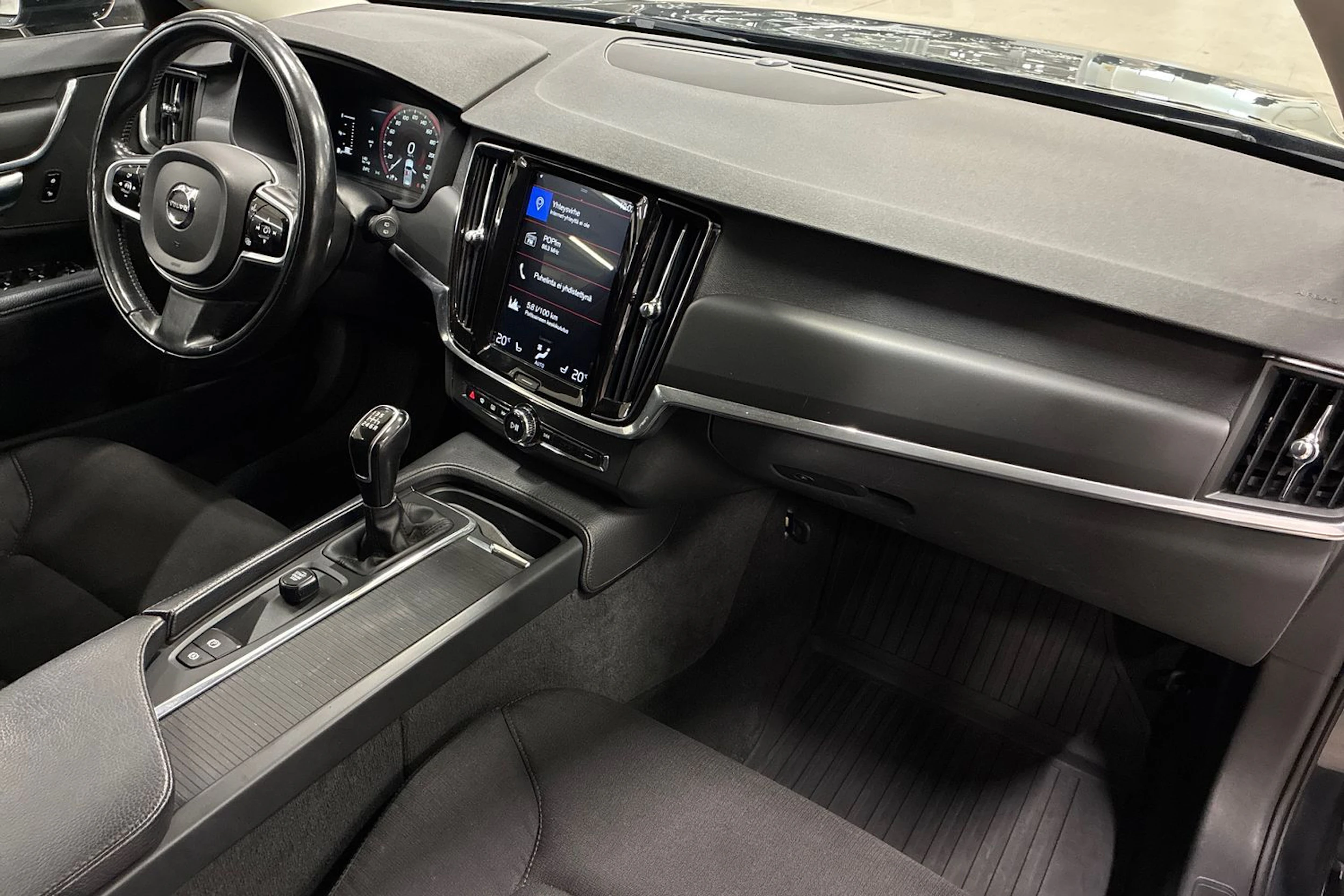 Harmaa Volvo V90 2018 kuva 24.