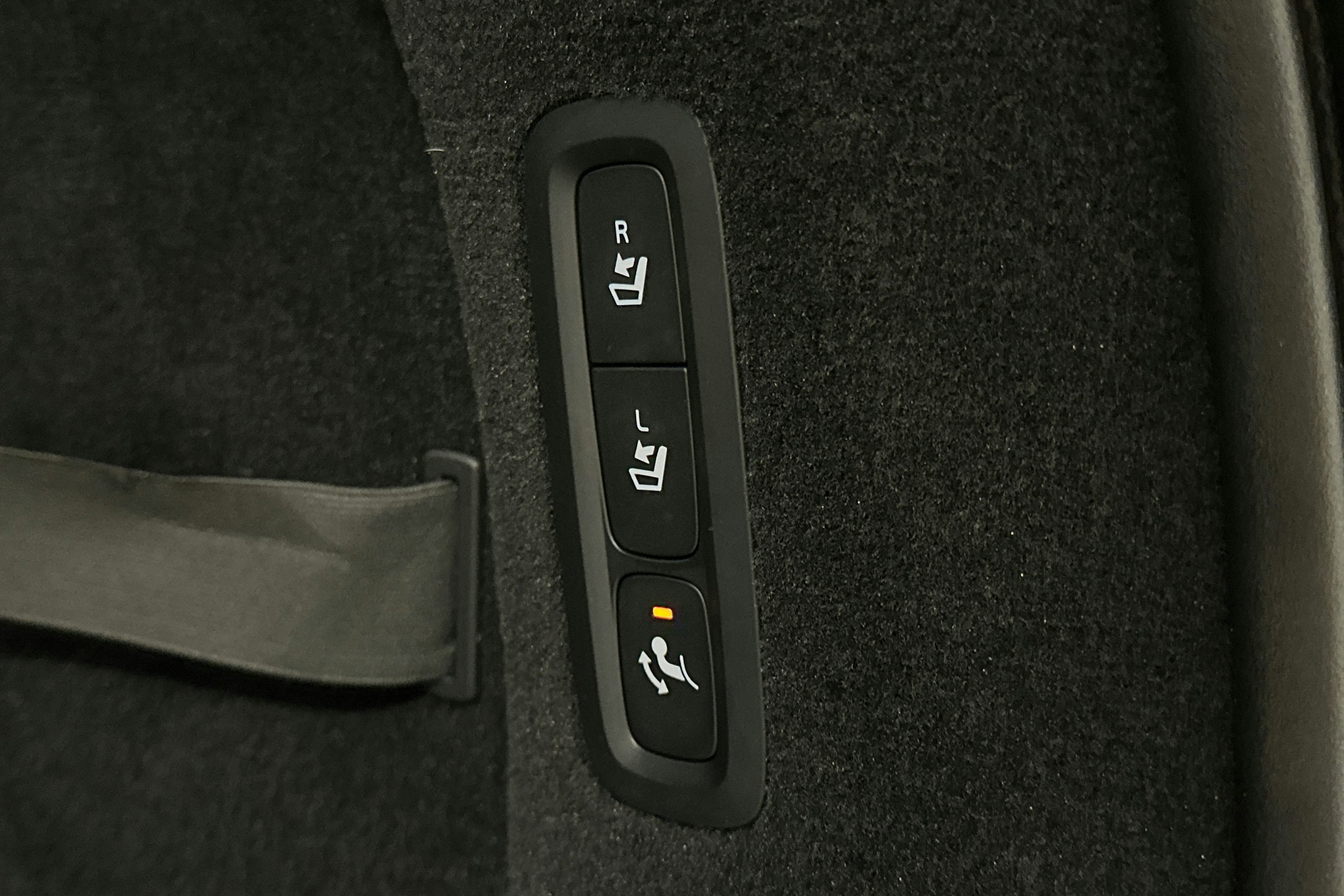 musta Volvo V90 2019 kuva 16.