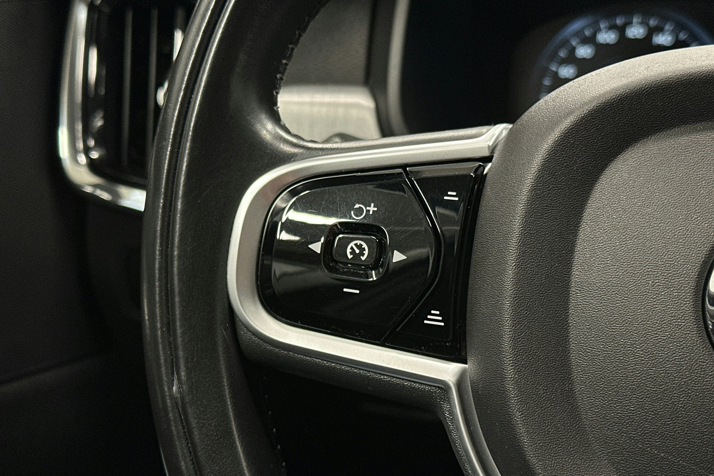 musta Volvo V90 2019 kuva 20.