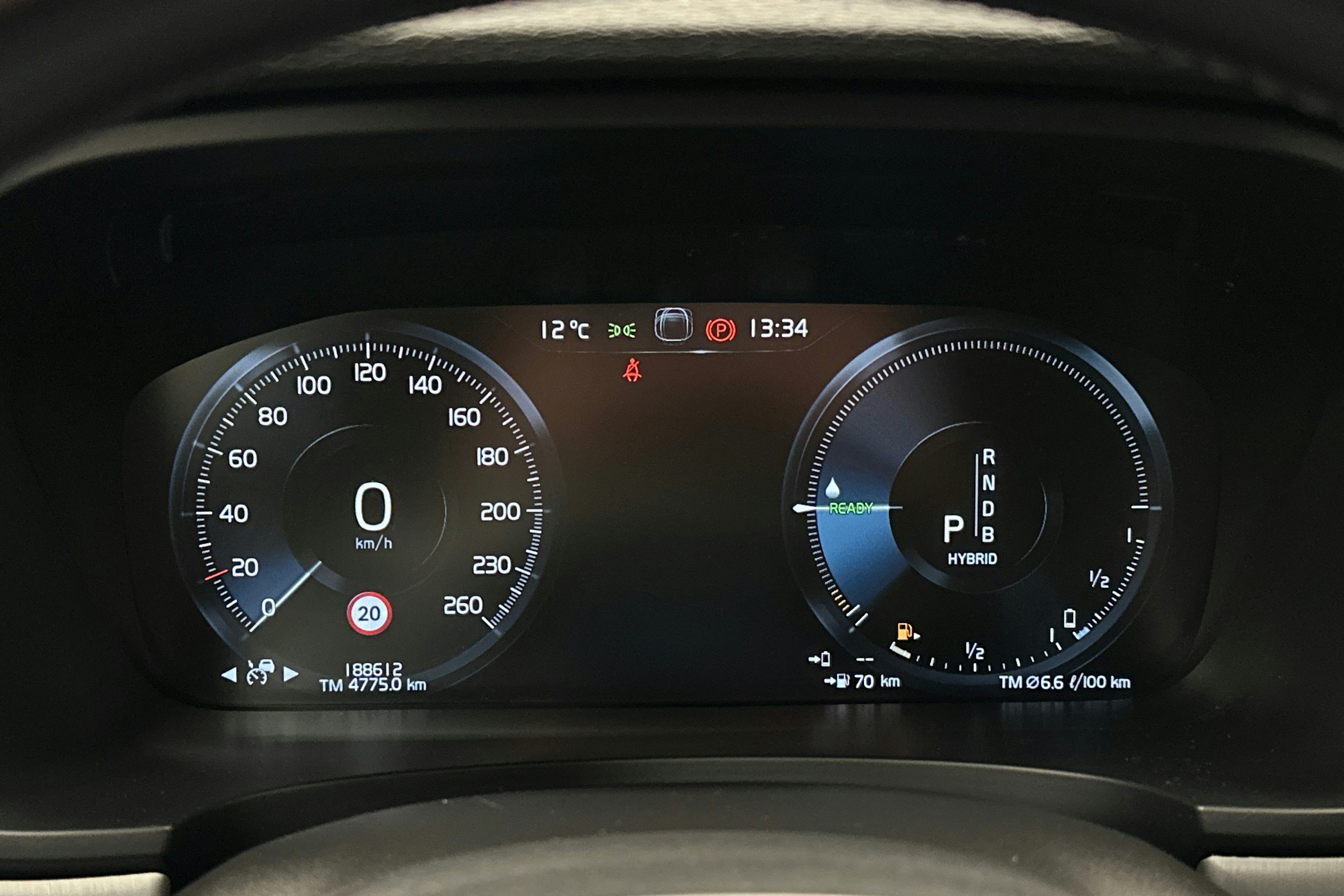 musta Volvo V90 2019 kuva 22.