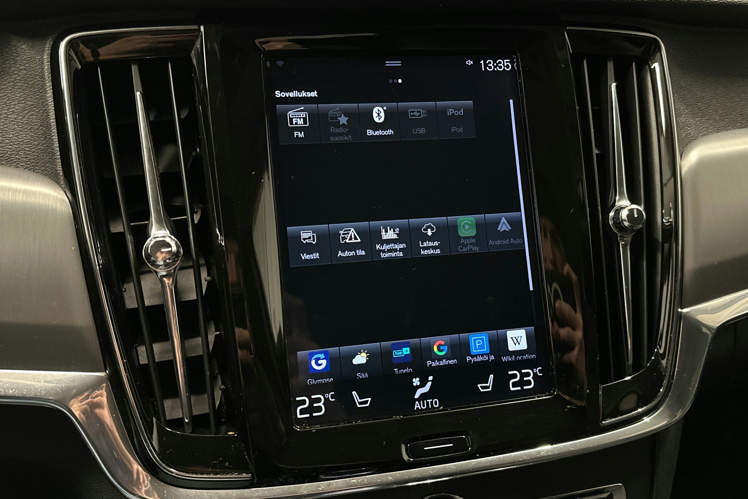 musta Volvo V90 2019 kuva 24.