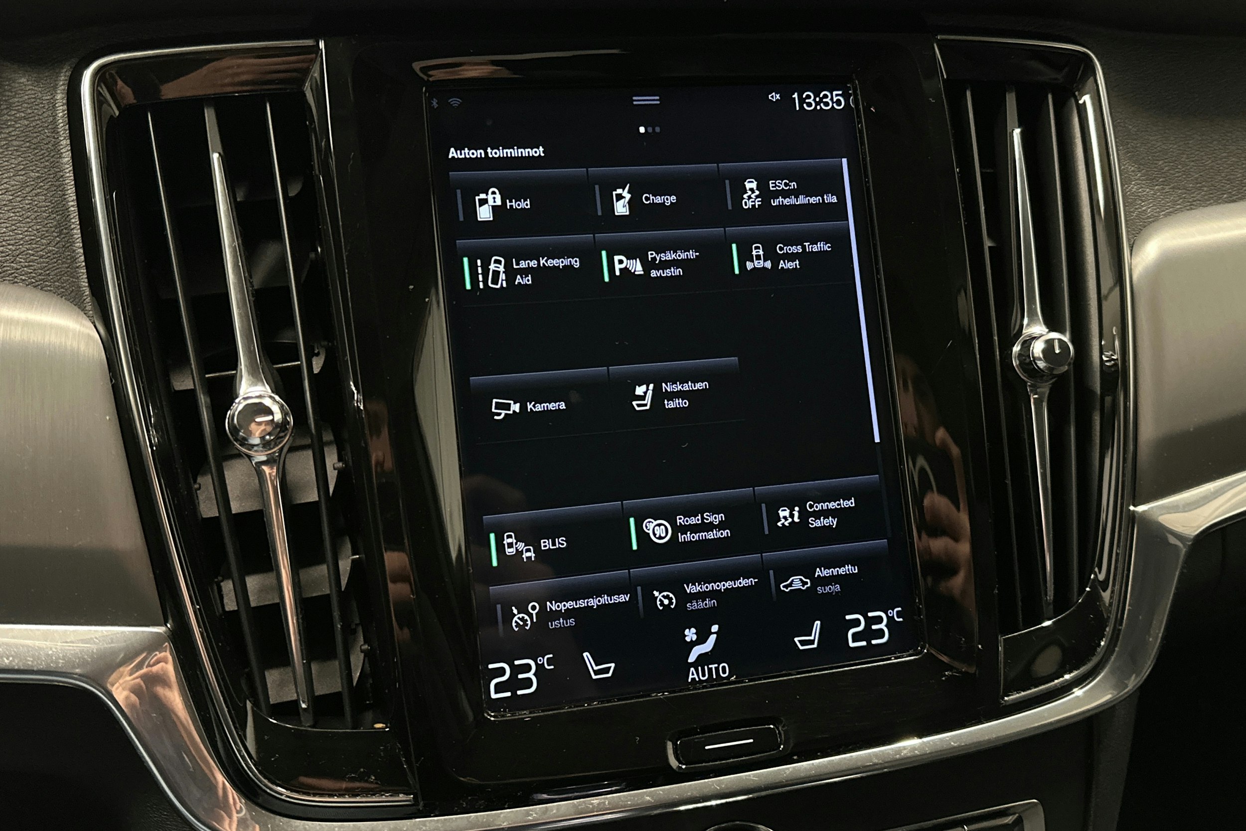 musta Volvo V90 2019 kuva 25.