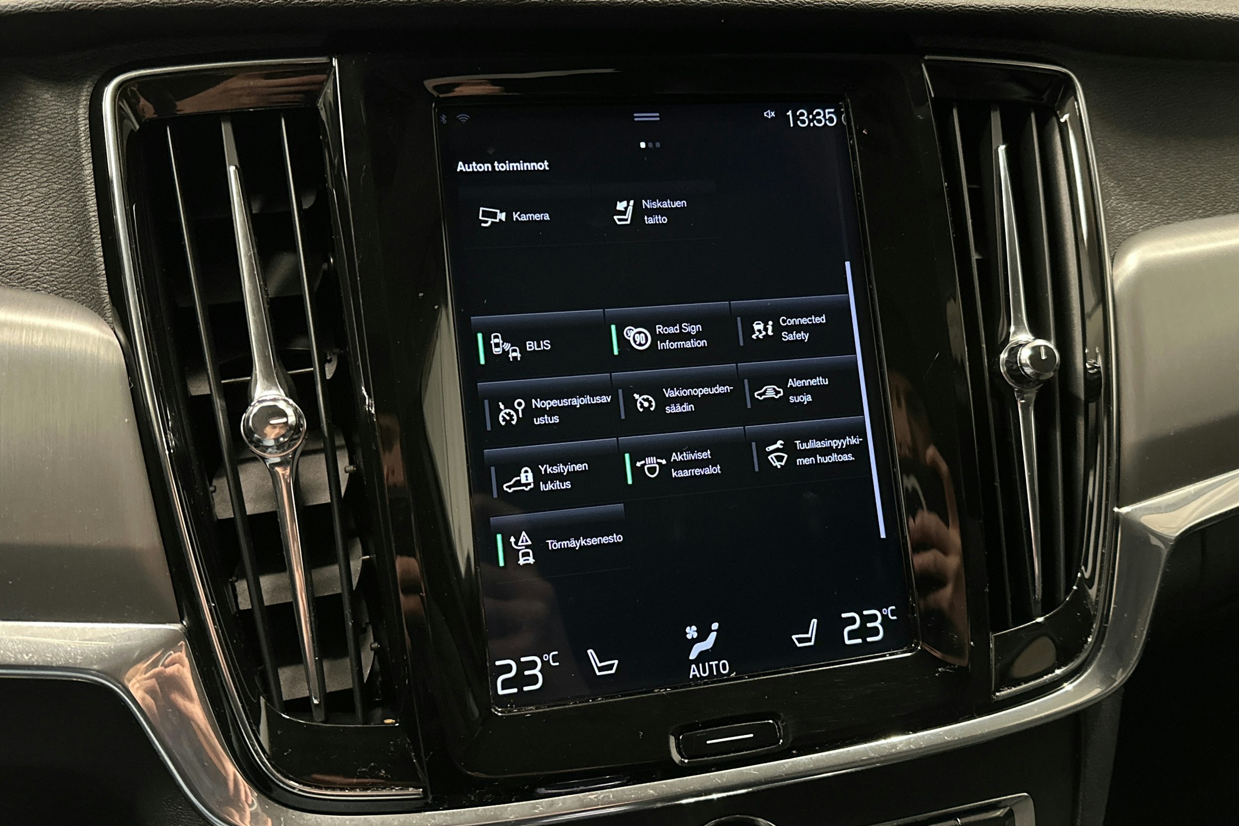 musta Volvo V90 2019 kuva 26.