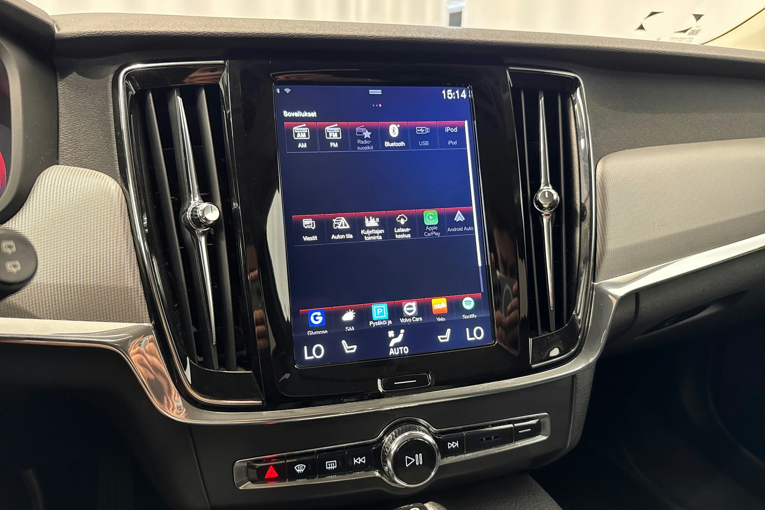 met. valkoinen Volvo V90 2018 kuva 24.