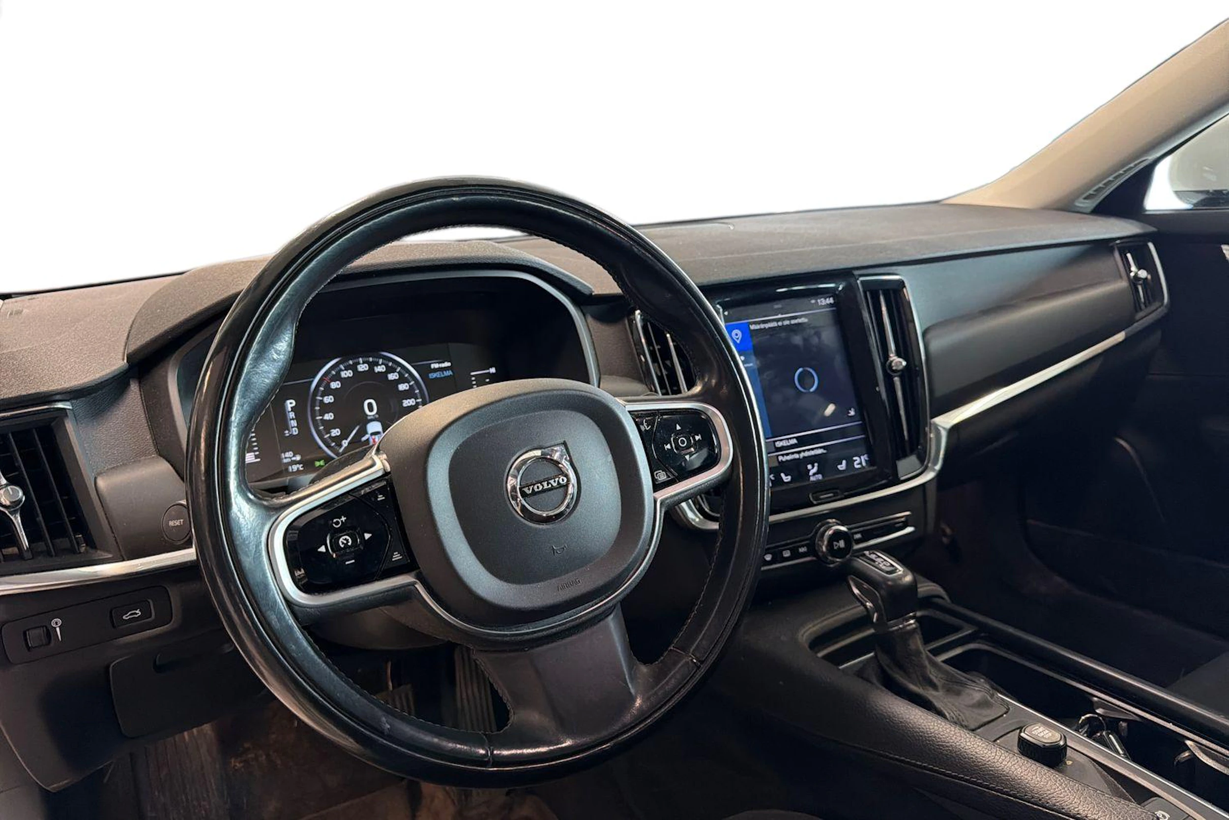 valkoinen Volvo V90 2018 kuva 3.