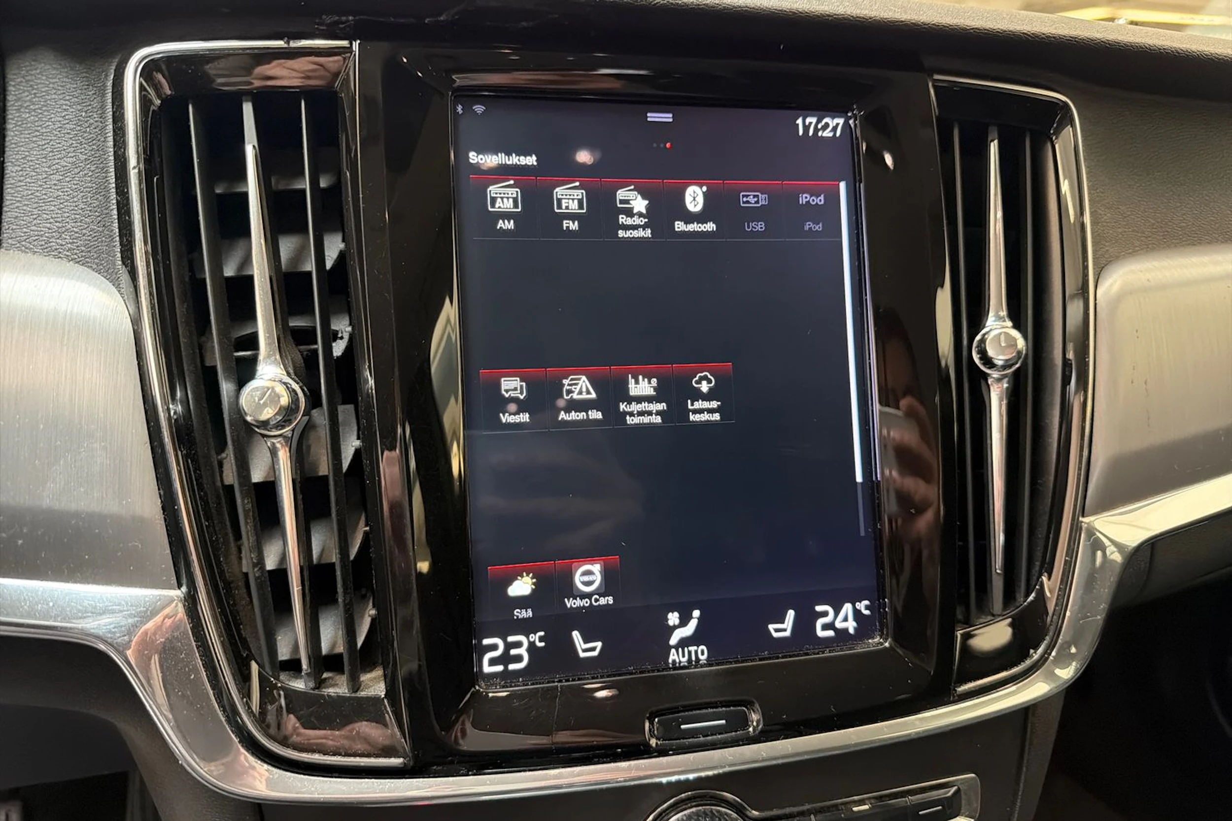 met. musta Volvo V90 2018 kuva 14.