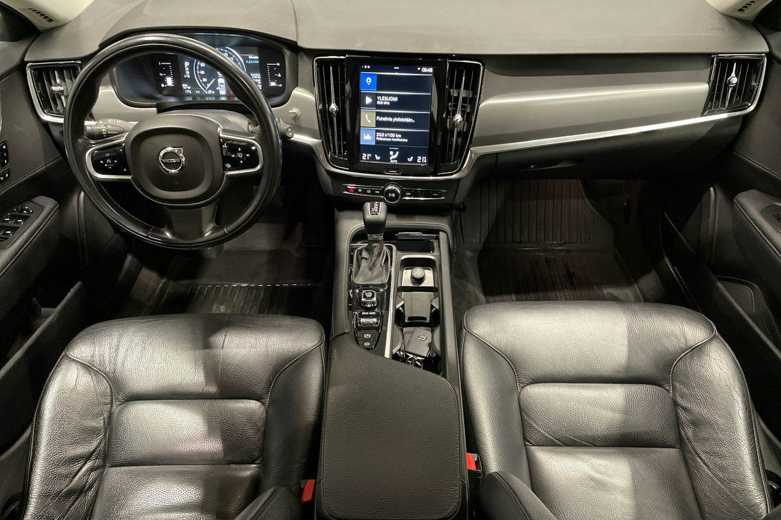 Valkoinen Volvo V90 2018 kuva 9.