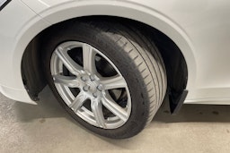 Valkoinen Volvo V90 2018 kuva 13.