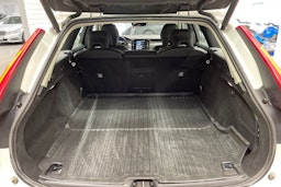 Valkoinen Volvo V90 2018 kuva 15.