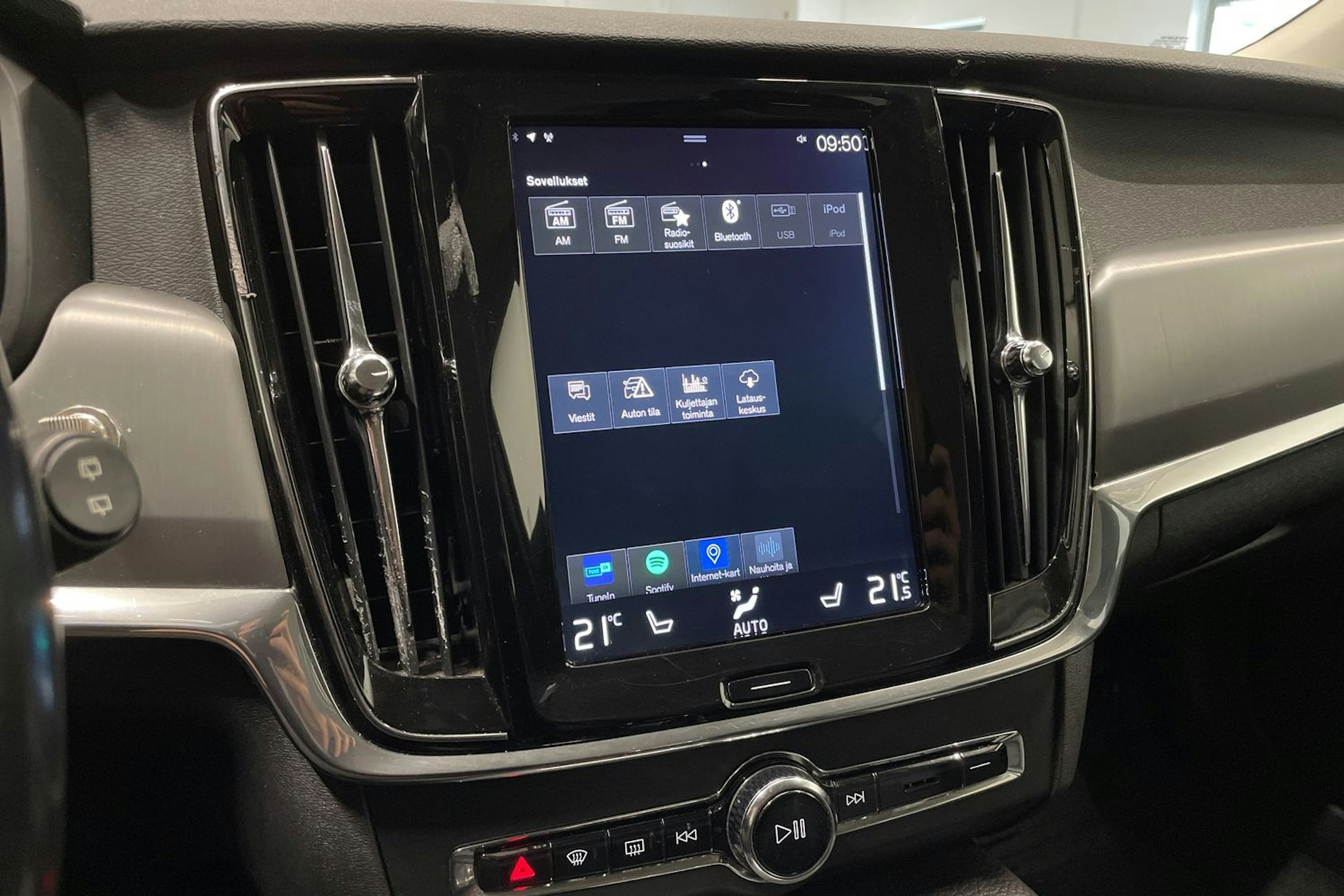 Valkoinen Volvo V90 2018 kuva 17.