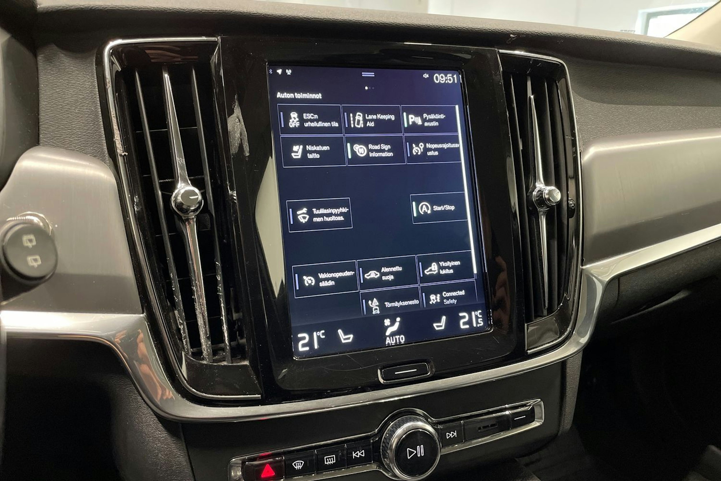 Valkoinen Volvo V90 2018 kuva 19.