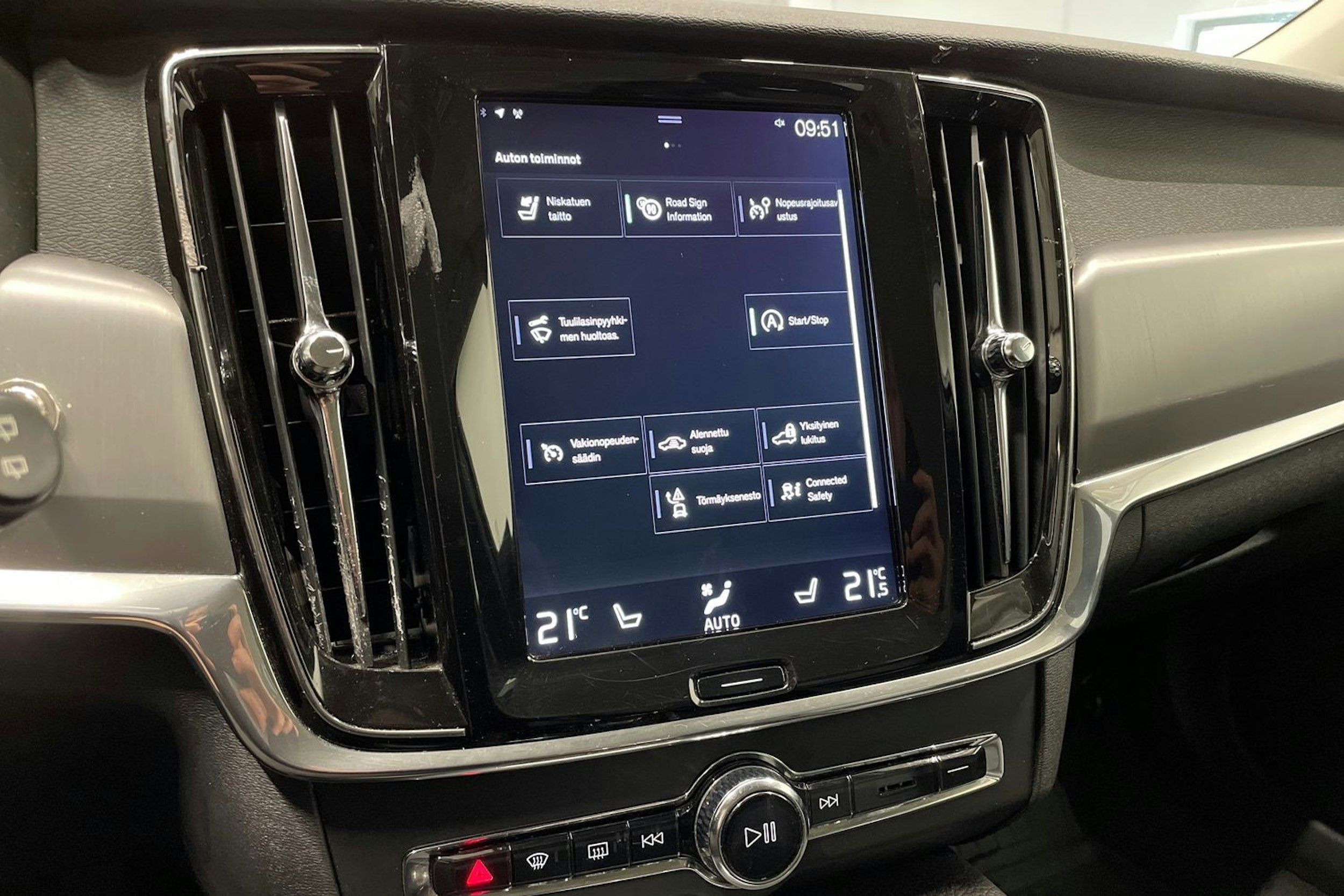 Valkoinen Volvo V90 2018 kuva 20.