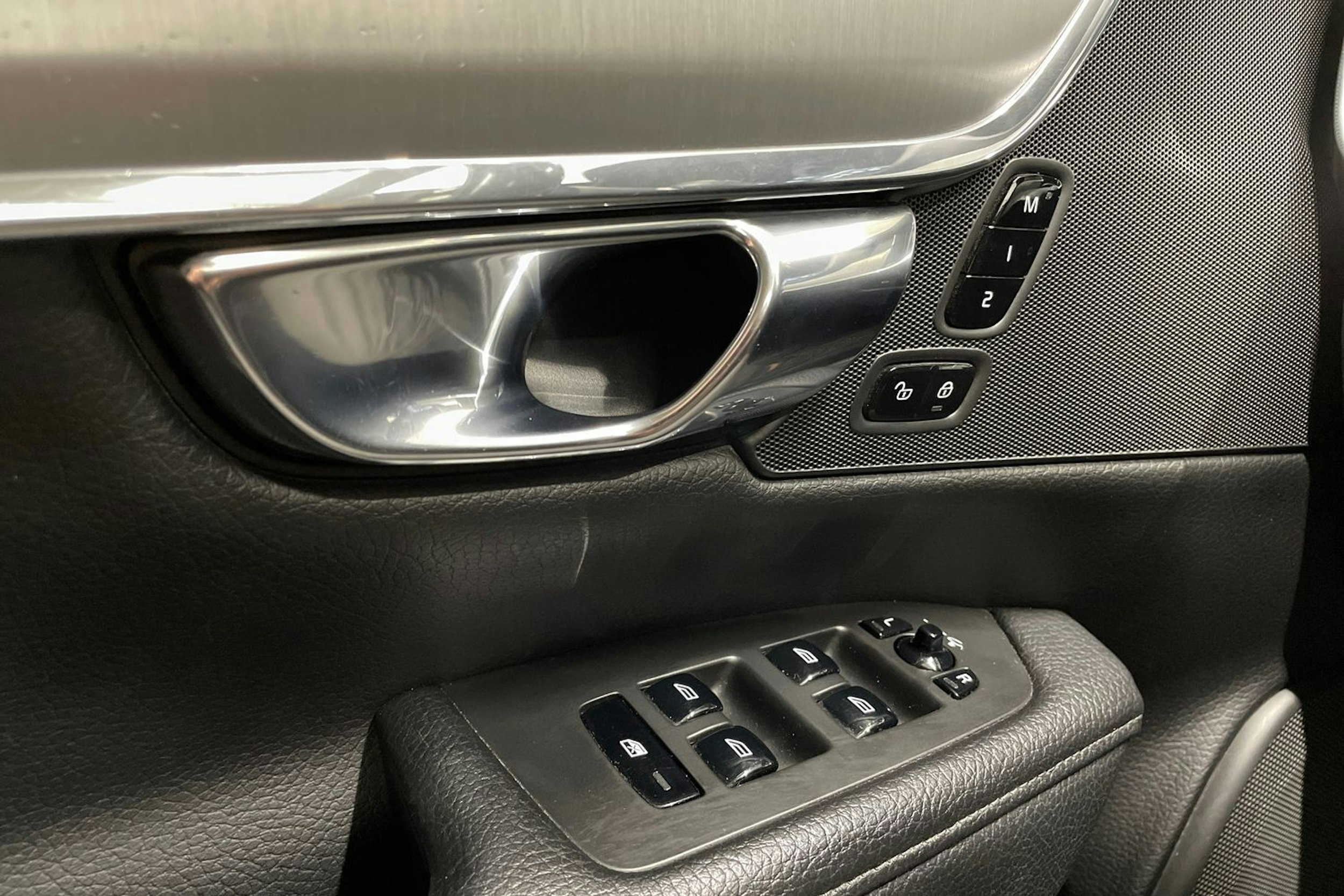 Valkoinen Volvo V90 2018 kuva 23.