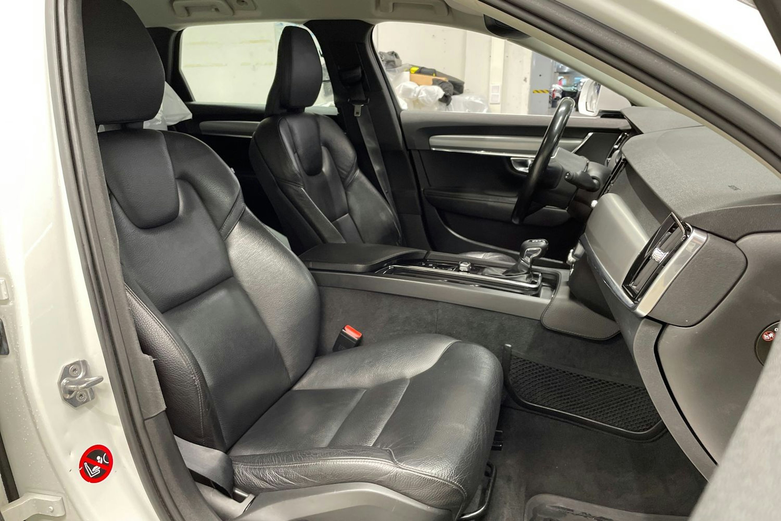 Valkoinen Volvo V90 2018 kuva 28.