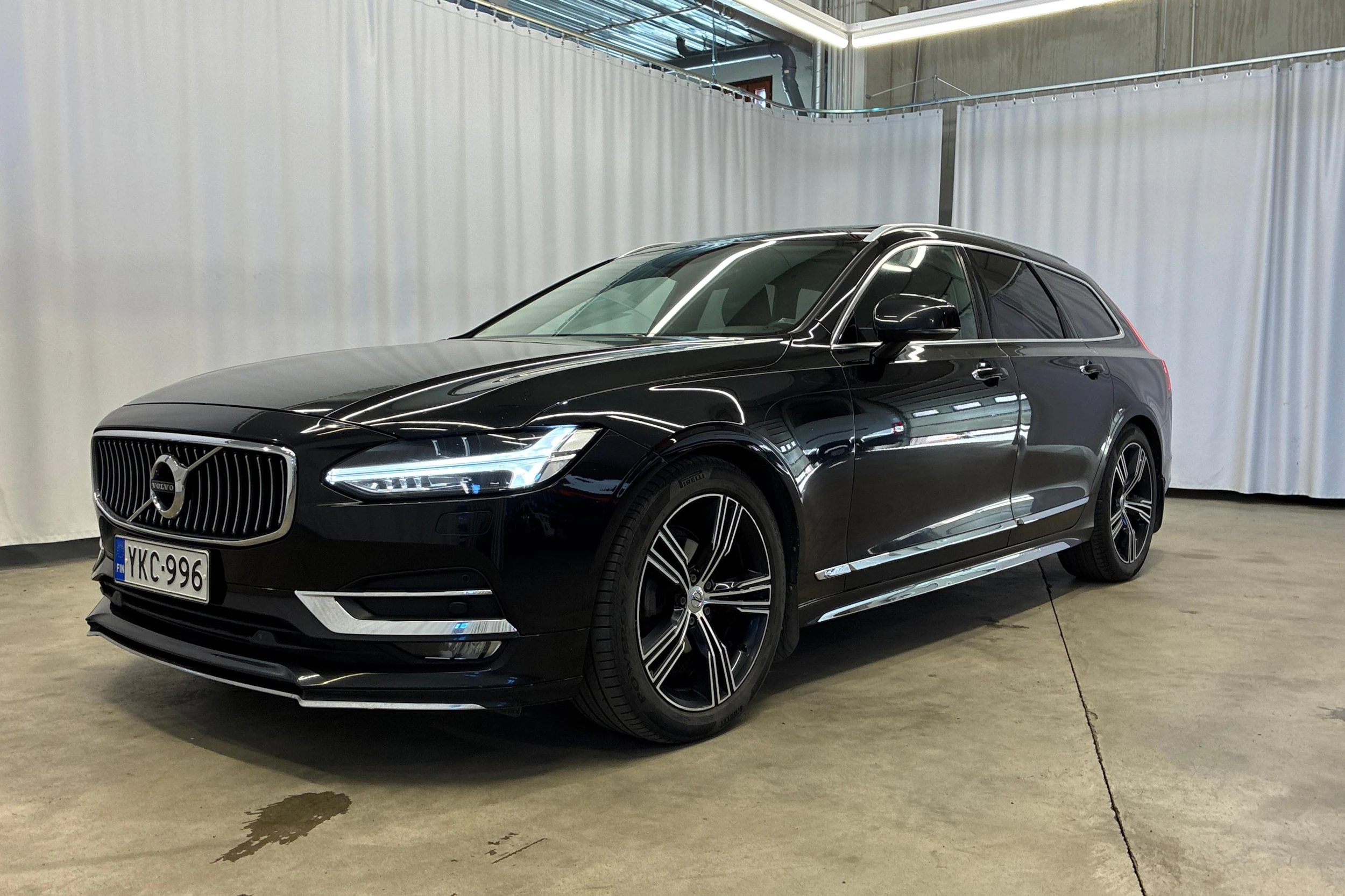 Musta Volvo V90 2018 kuva 6.