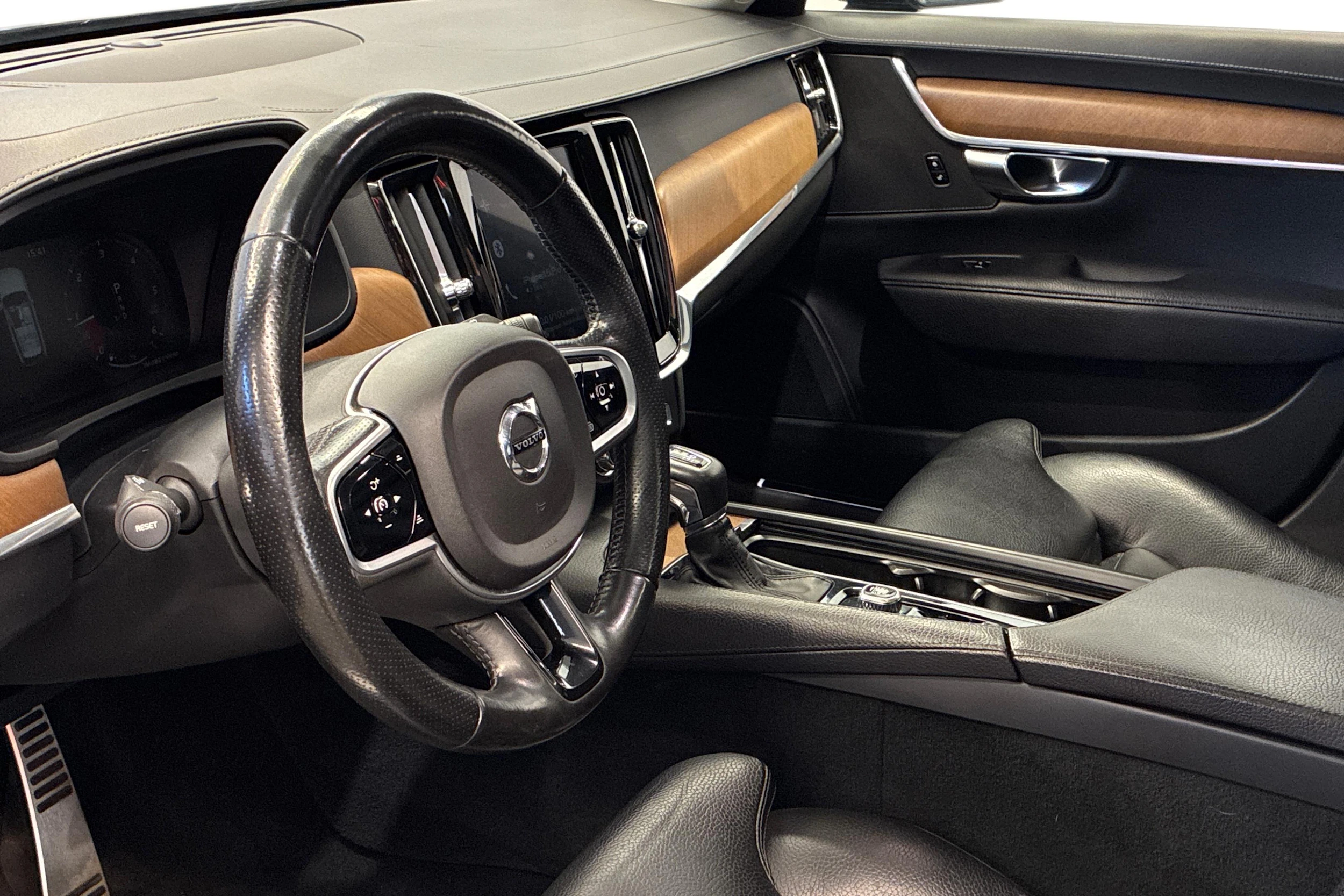 Musta Volvo V90 2018 kuva 7.