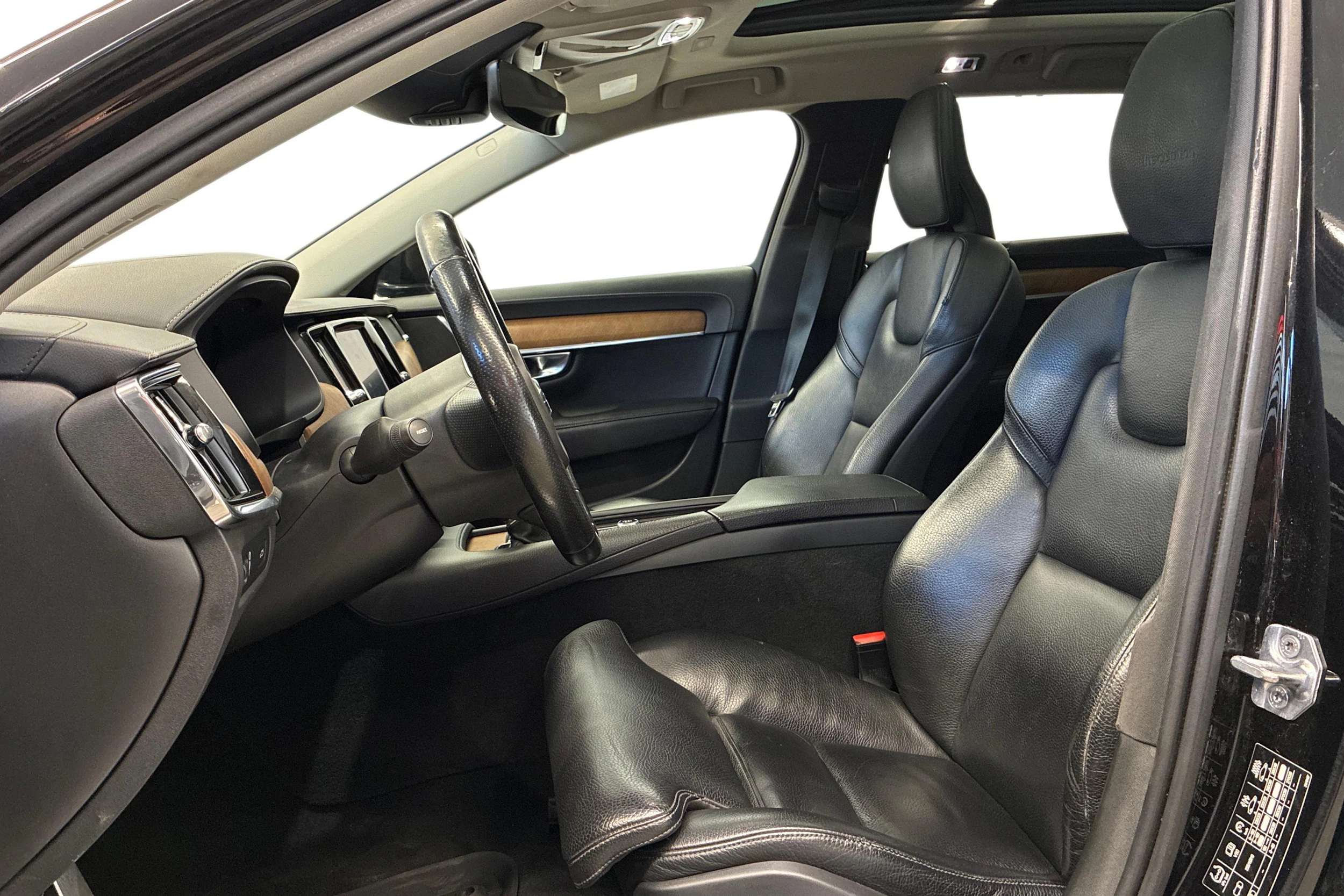 Musta Volvo V90 2018 kuva 8.