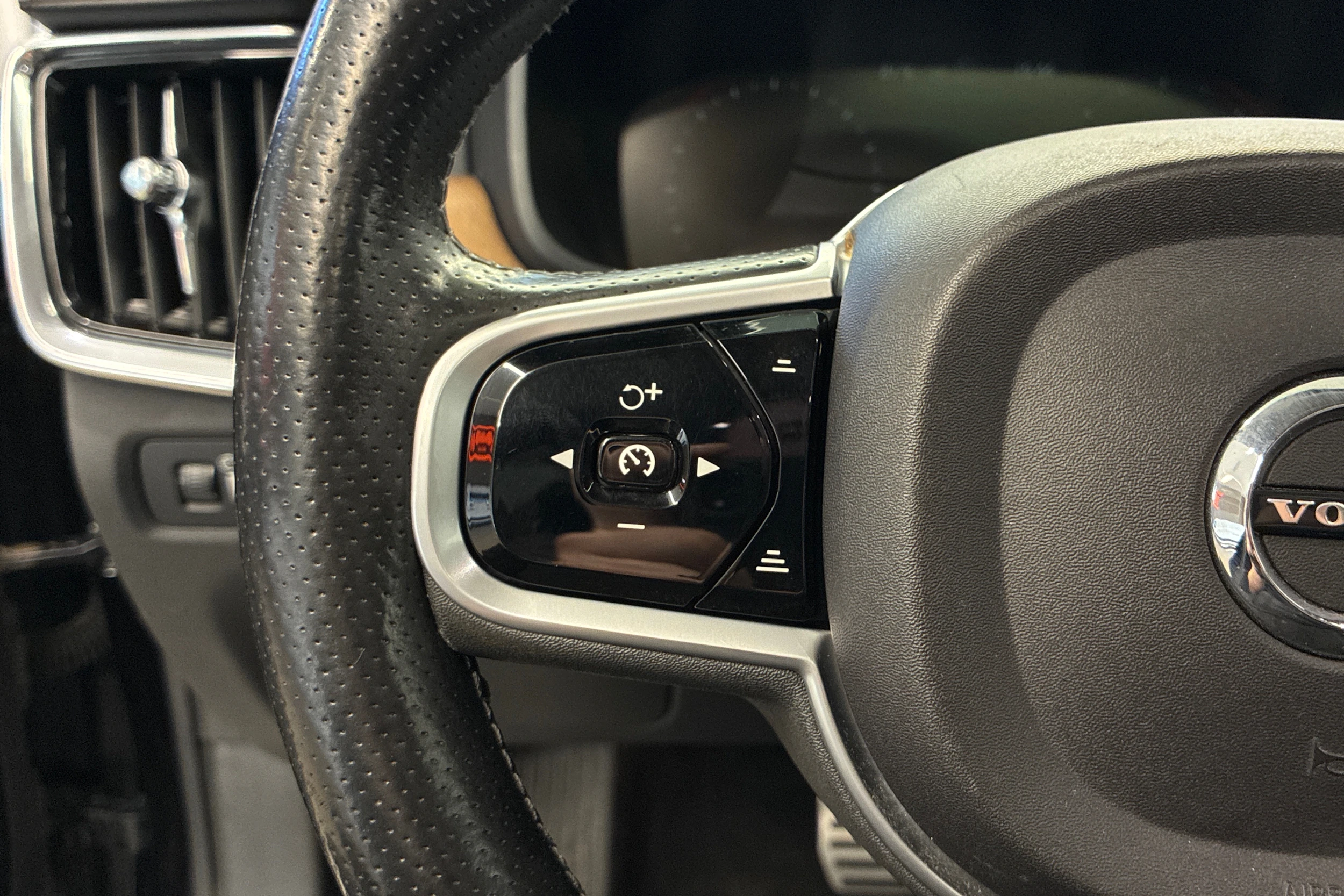 Musta Volvo V90 2018 kuva 11.