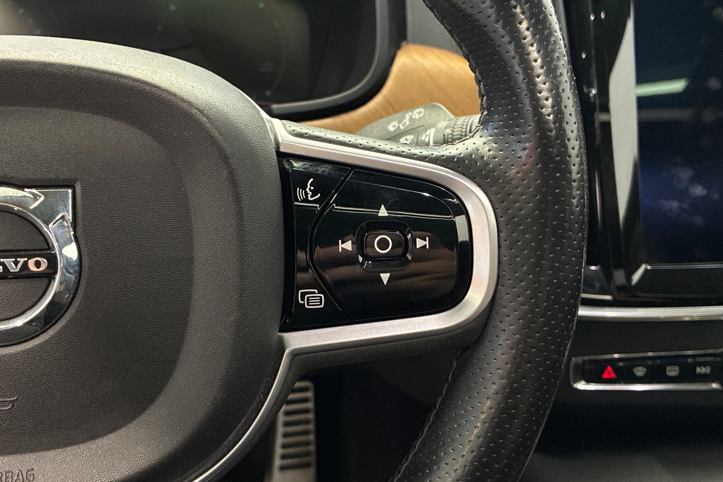 Musta Volvo V90 2018 kuva 12.